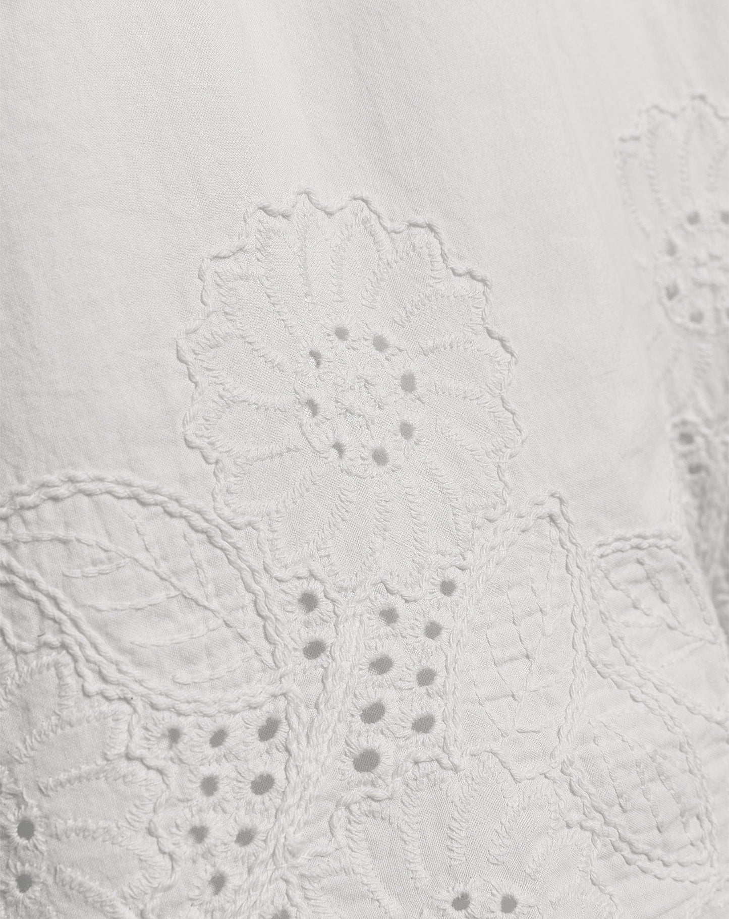 CARA BRODERIE SHORTS CRÈME