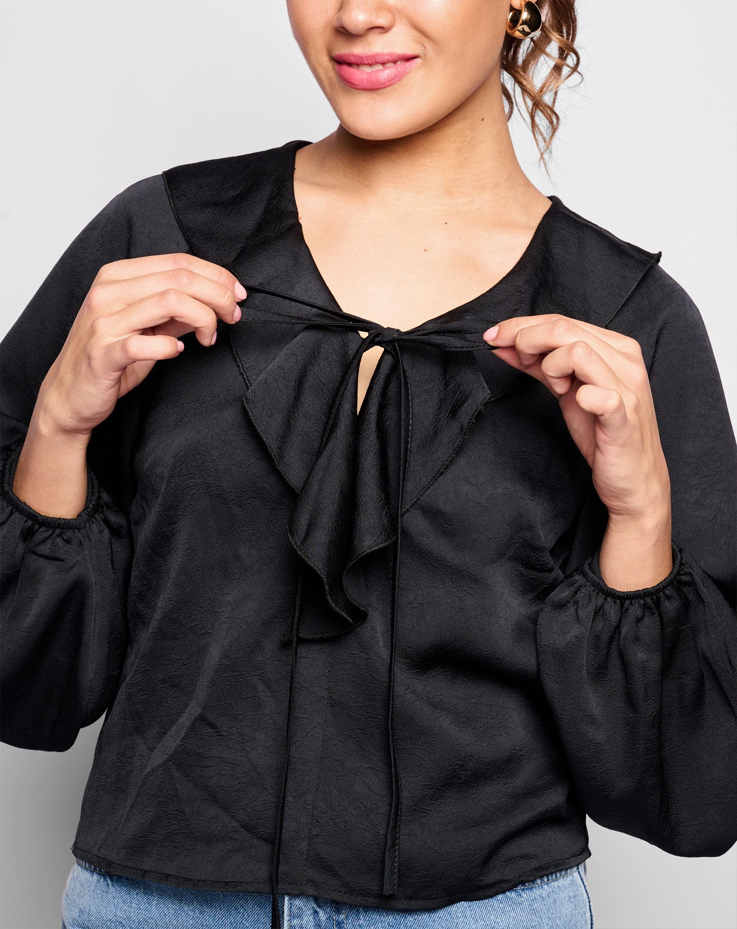 CHRISTY RUFFLE TOP ZWART