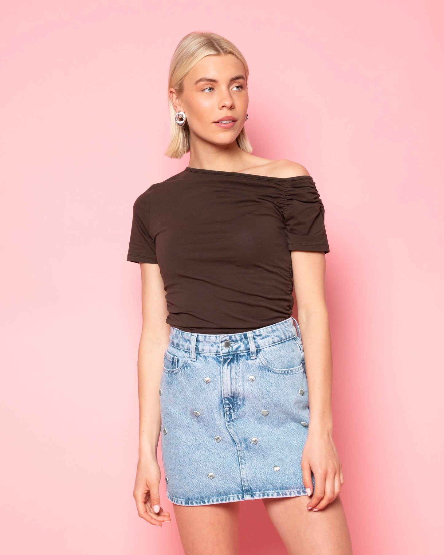 TAMAR OFF SHOULDER SHORT SLEEVE TOP DONKERBRUIN