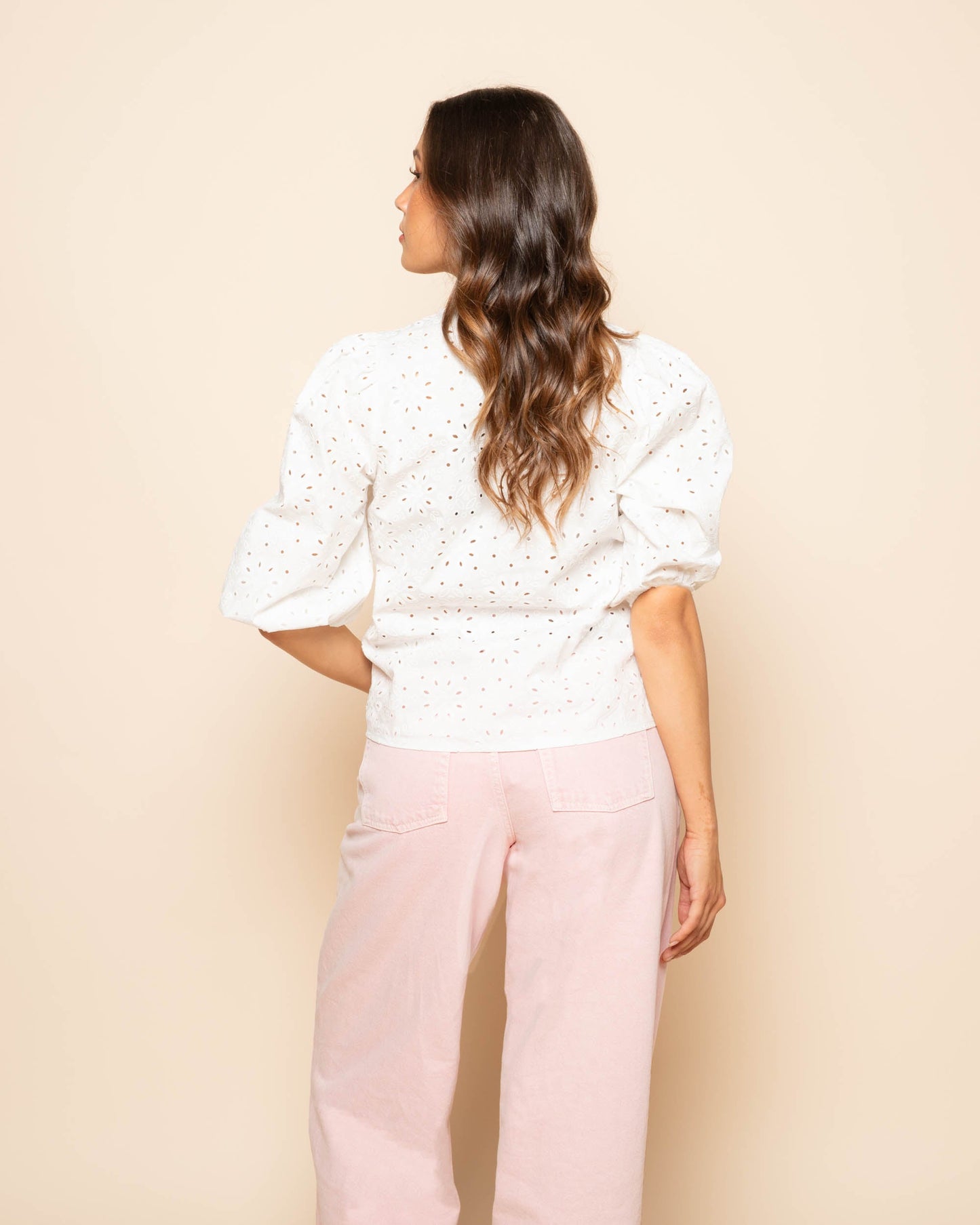 MAJKA FLOWER PUFF SLEEVE TOP WIT