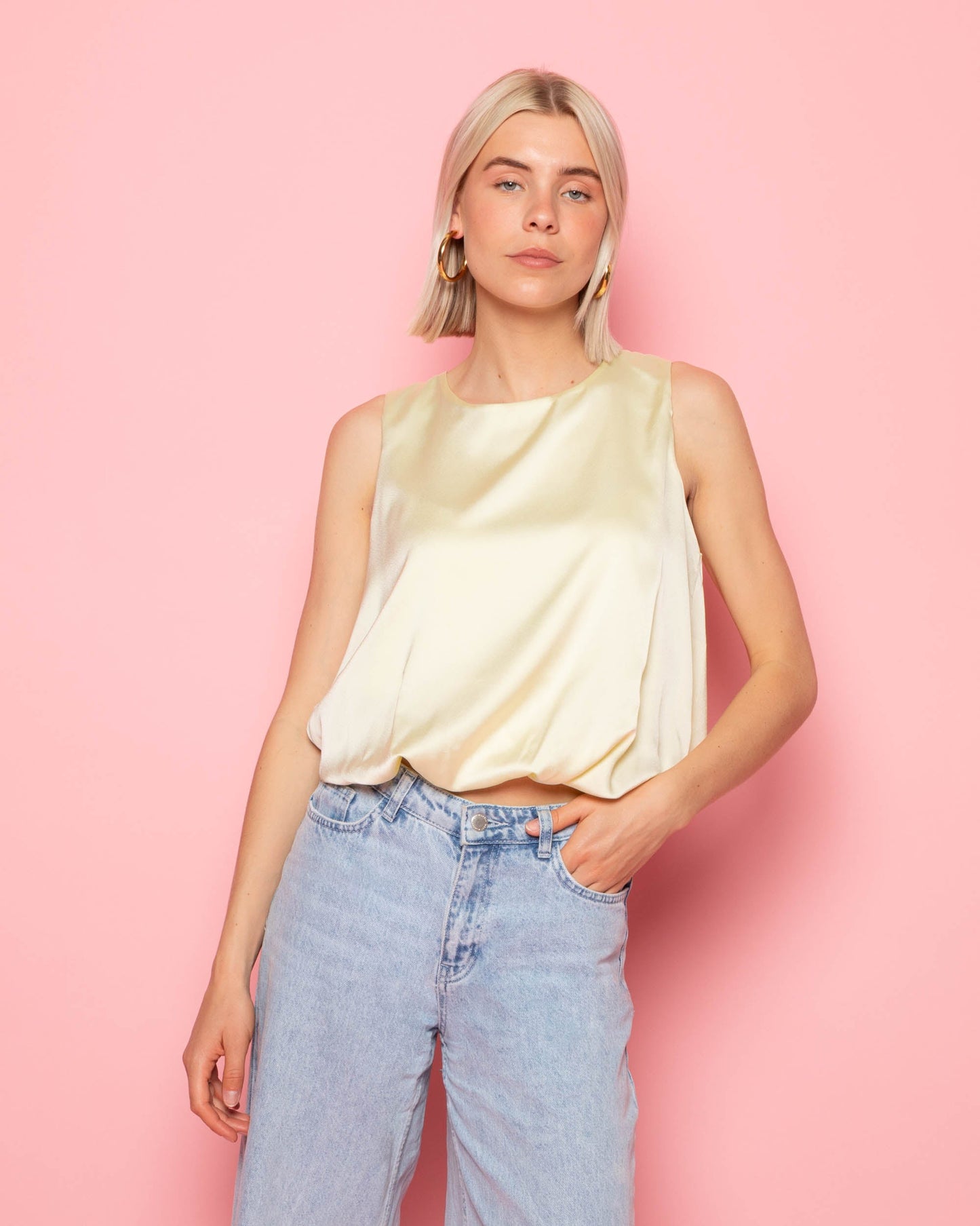 SATIN BUBBLE HEM TOP BOTERGEEL