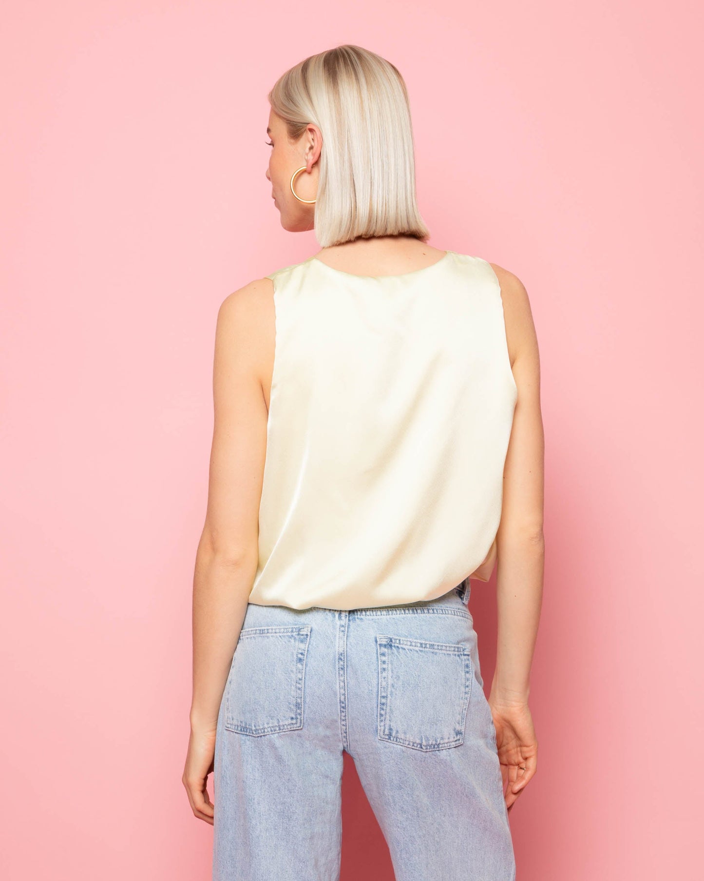 SATIN BUBBLE HEM TOP BOTERGEEL