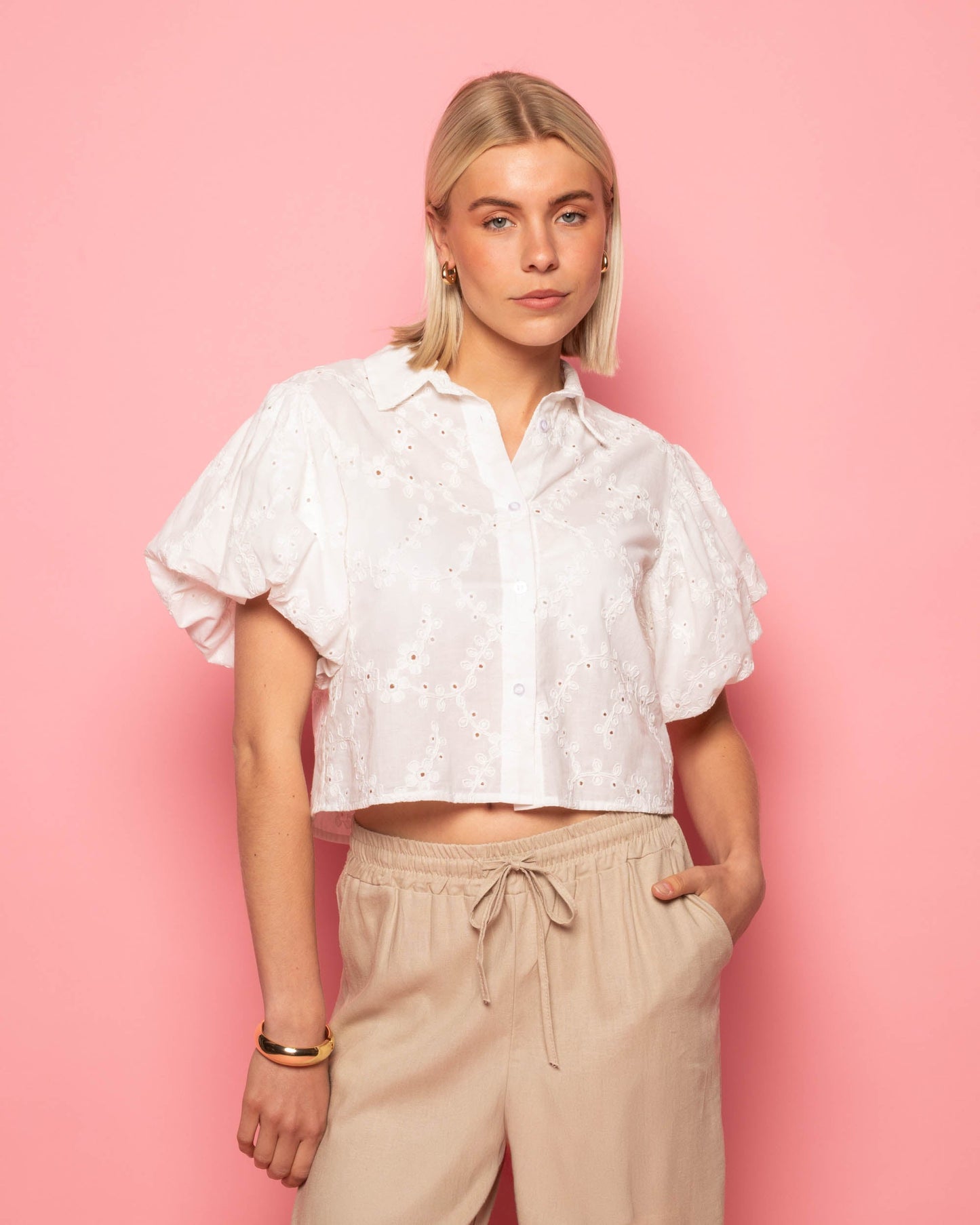 BRODERIE PUFF SLEEVE BLOUSE WIT