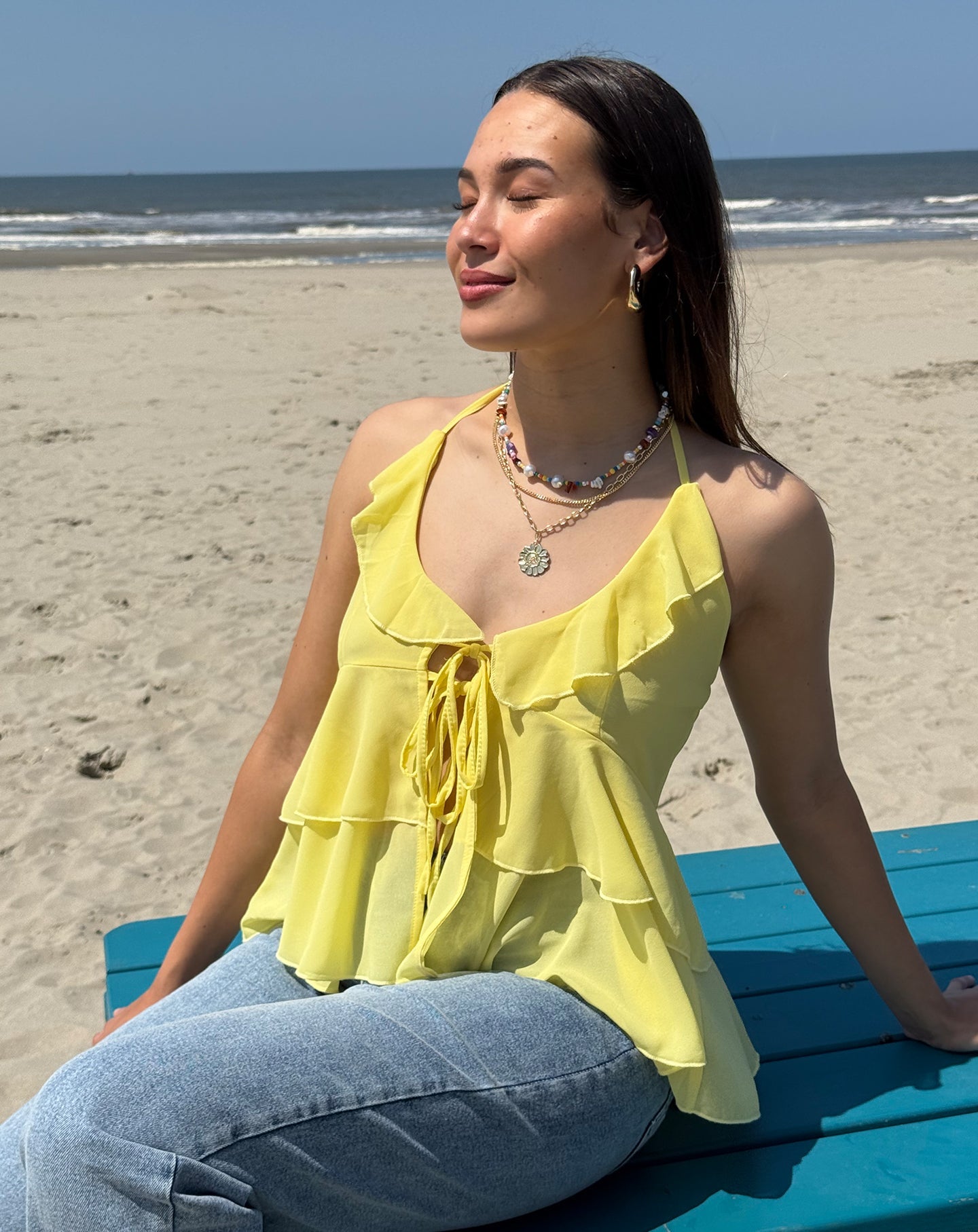 LIZZA RUFFLE HALTER TOP BOTERGEEL