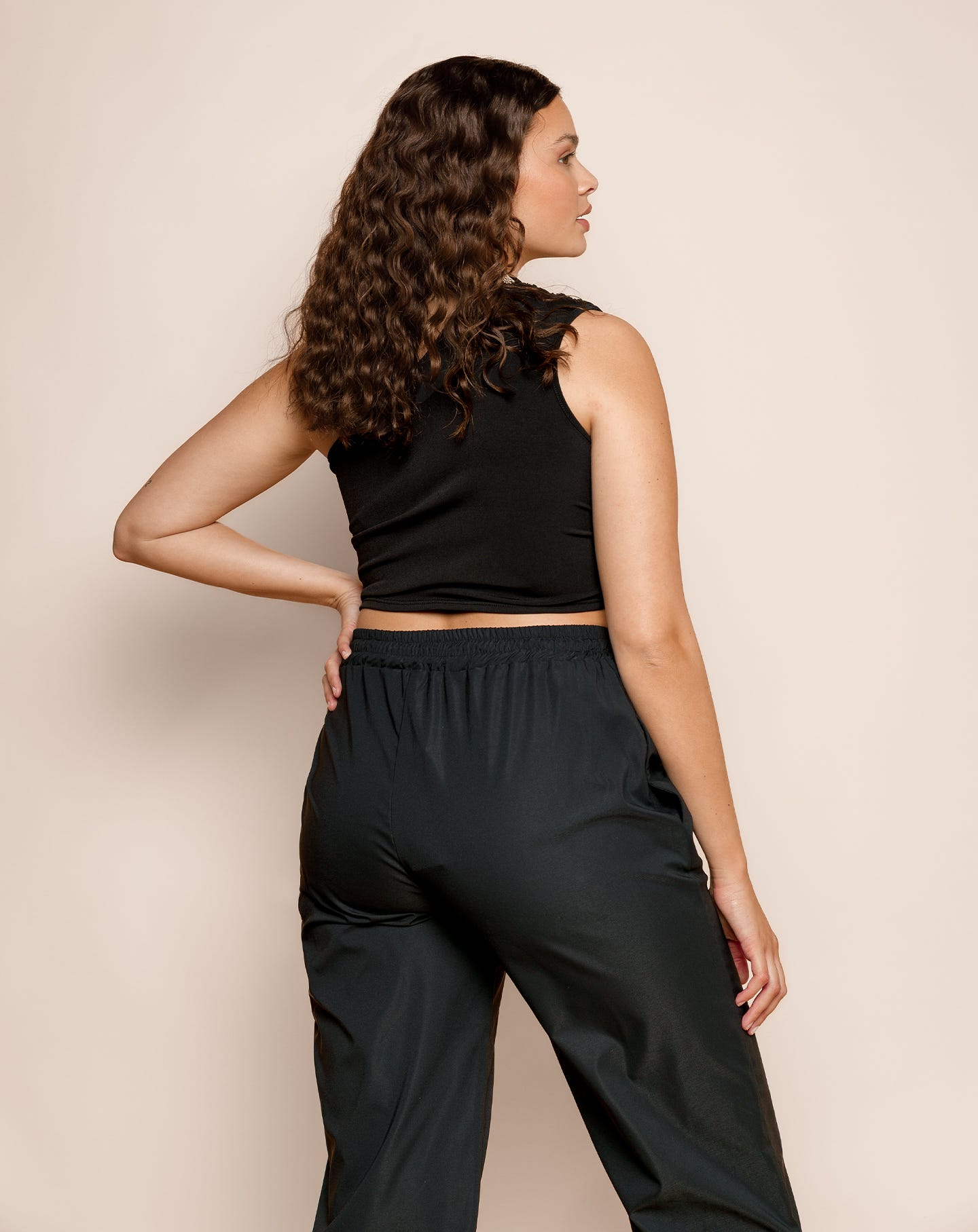 SLEEVELESS RUCHED TOP ZWART