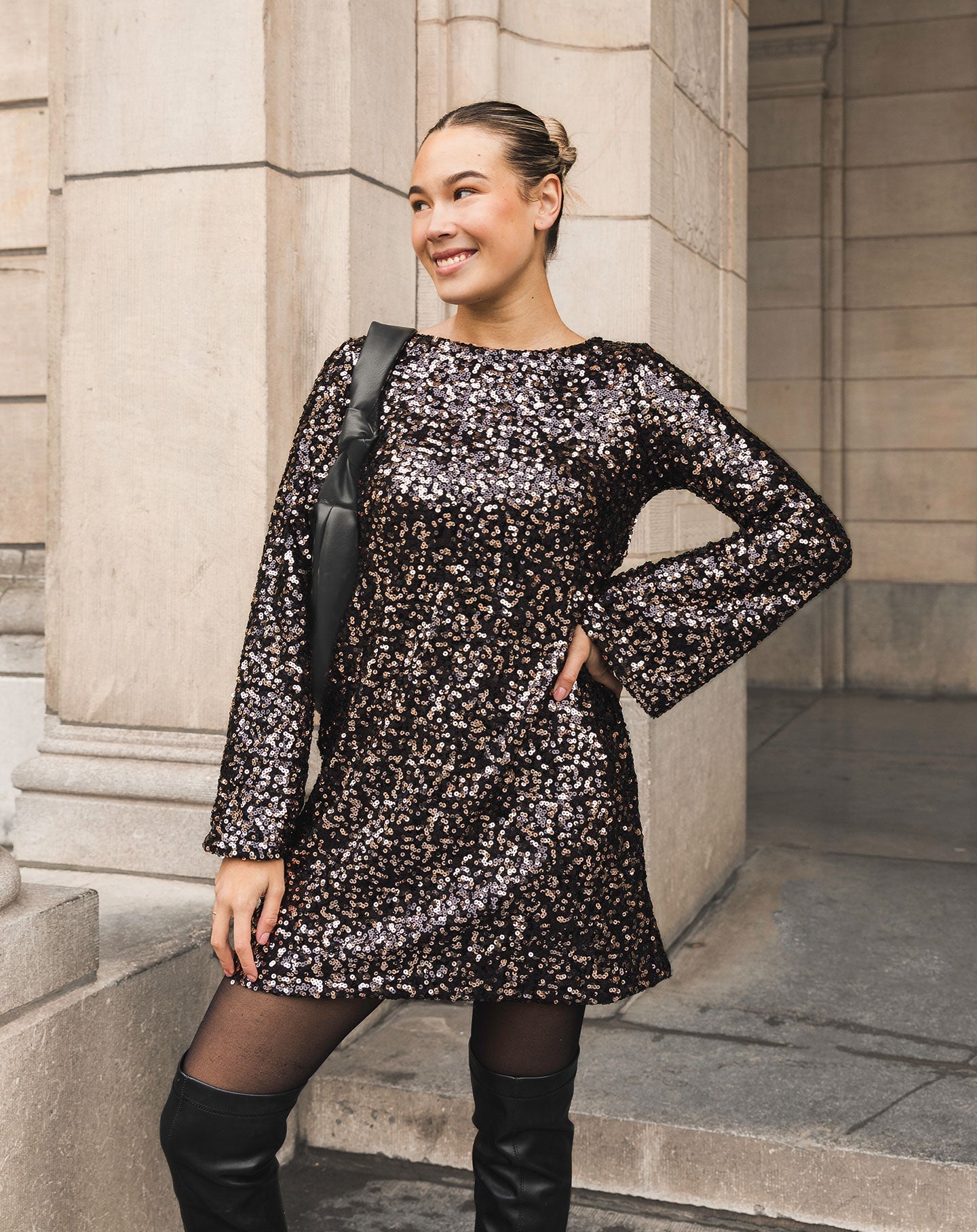 SEQUIN BOW DRESS ZWART