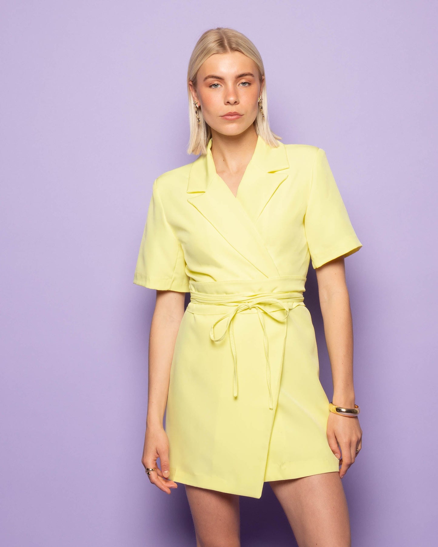 SADIE SHORT SLEEVE BLAZER DRESS GEEL