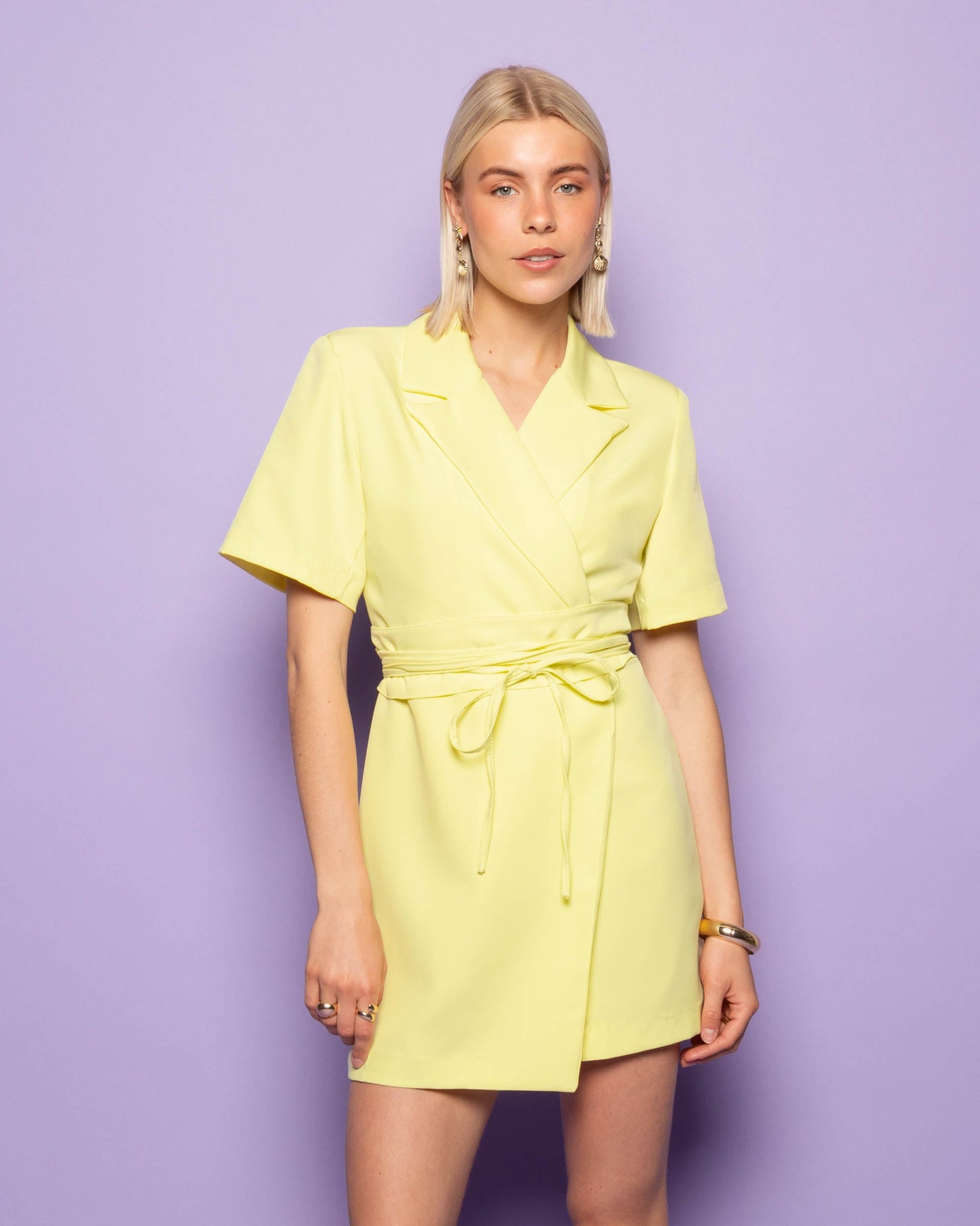 SADIE SHORT SLEEVE BLAZER DRESS GEEL