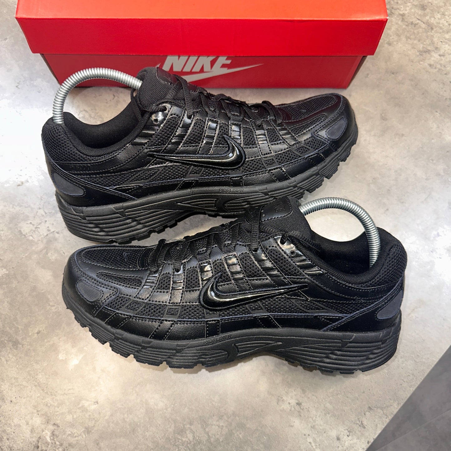 Nike P6000 Sneaker in Dreifachschwarz
