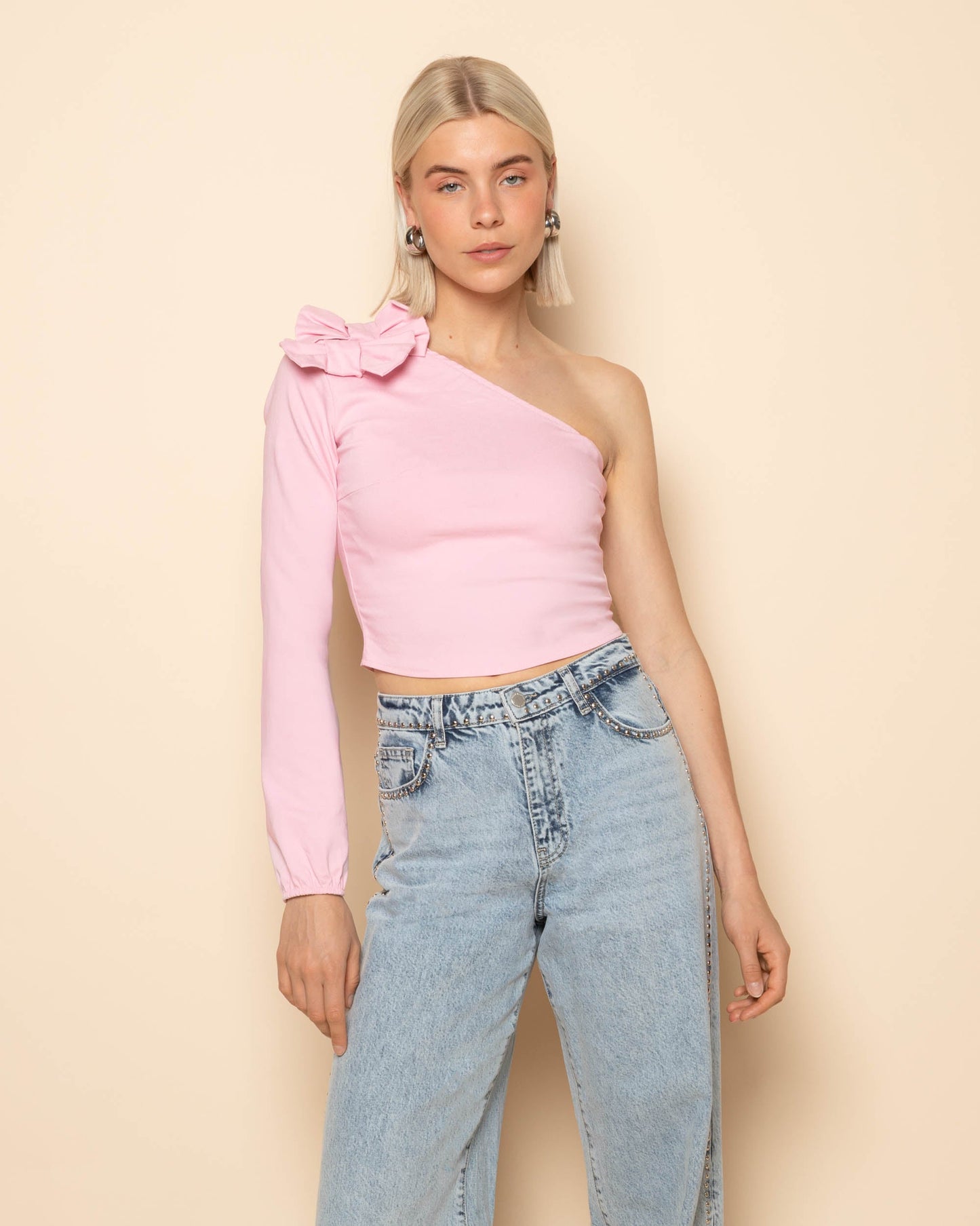 ONE SLEEVE BOWS TOP LICHTROZE