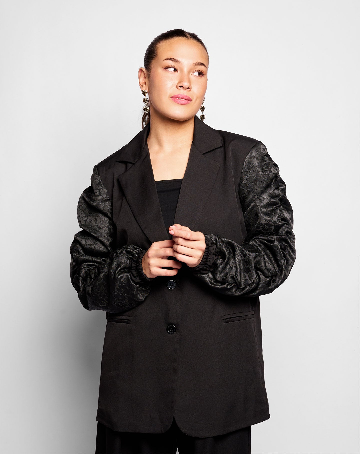 BOMBER SLEEVE BLAZER ZWART