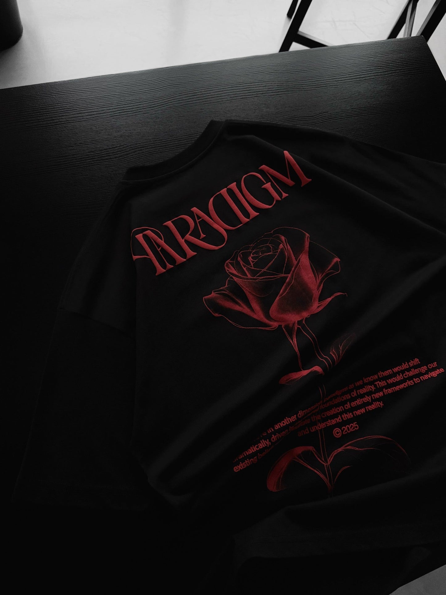 Oversize Paradigm T-Shirt - Schwarz und Rot
