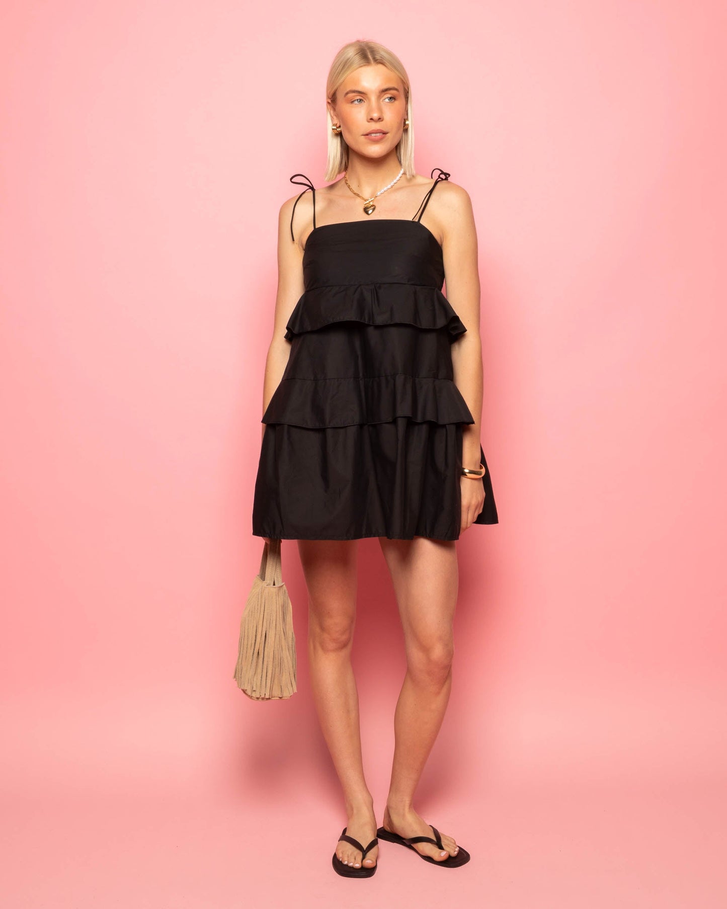 ROAMY POPLIN RUFFLE DRESS ZWART