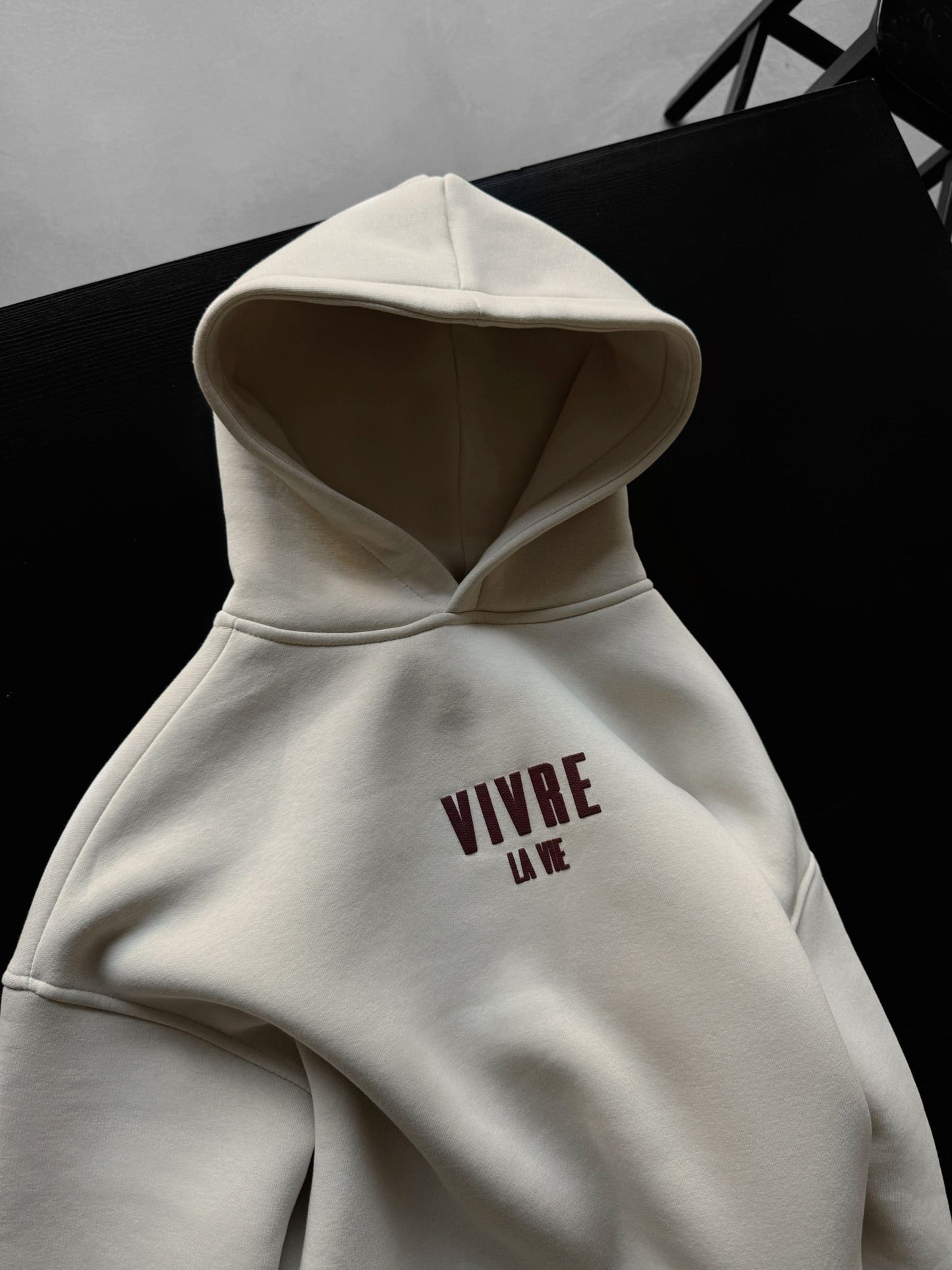 Übergroßer Vivre La Vie Kapuzenpullover – Stein