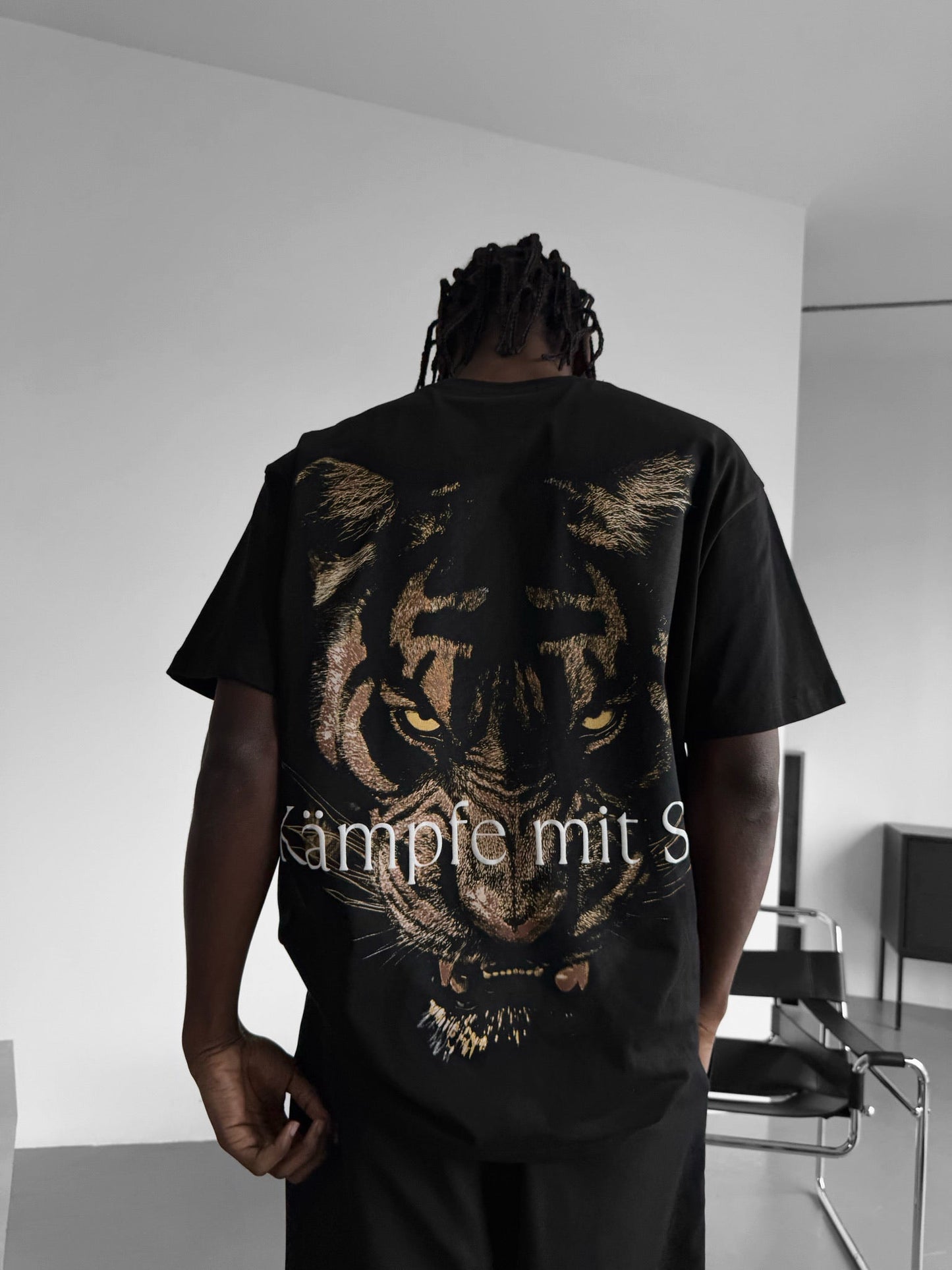 Übergroßes „Kämpfe mit Stil“ T-Shirt – Schwarz