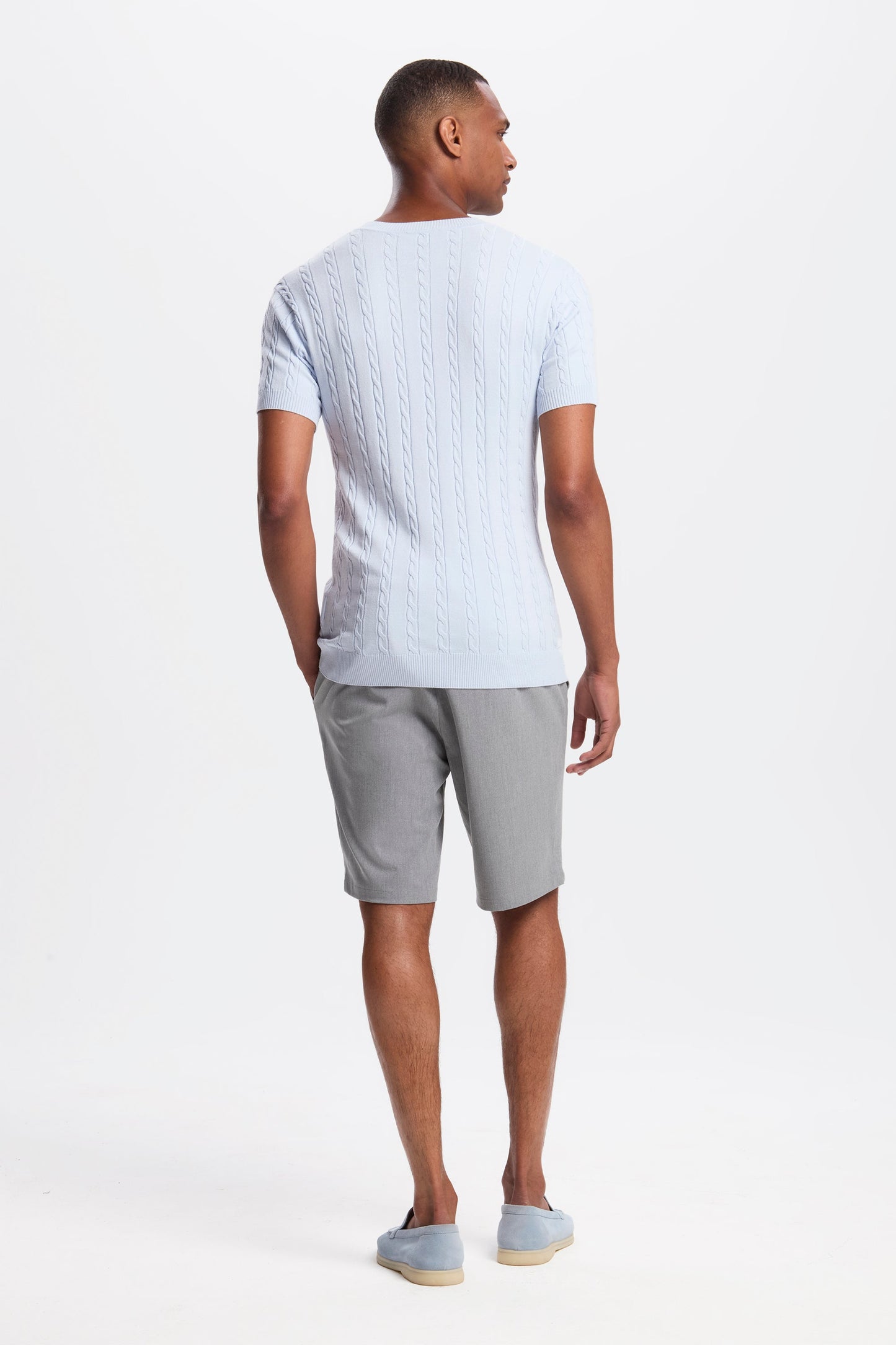 DAS KURZARM-T-SHIRT MIT KABELMUSTER
