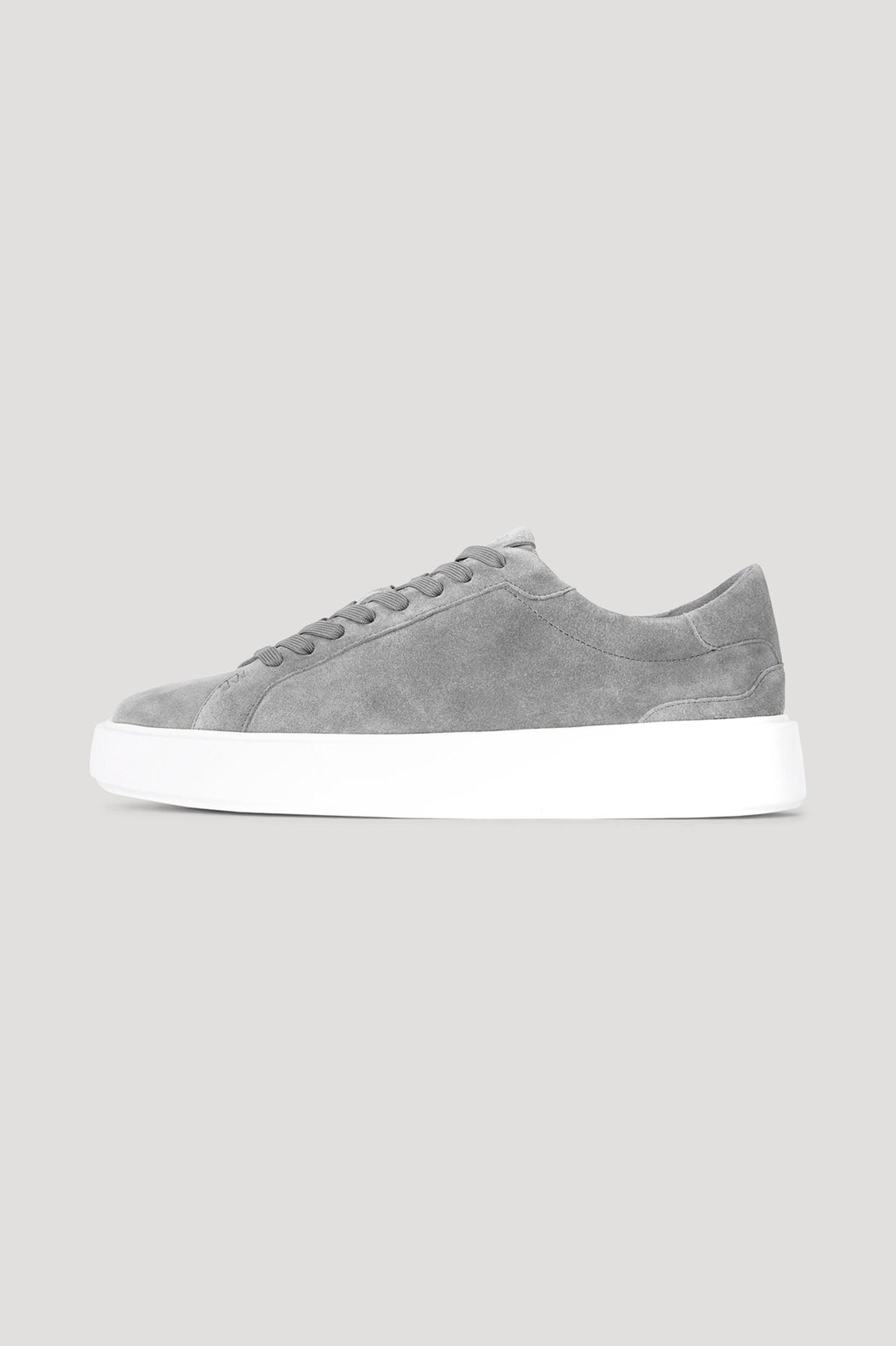 DER KLASSISCHER WILDLEDER-SNEAKERS