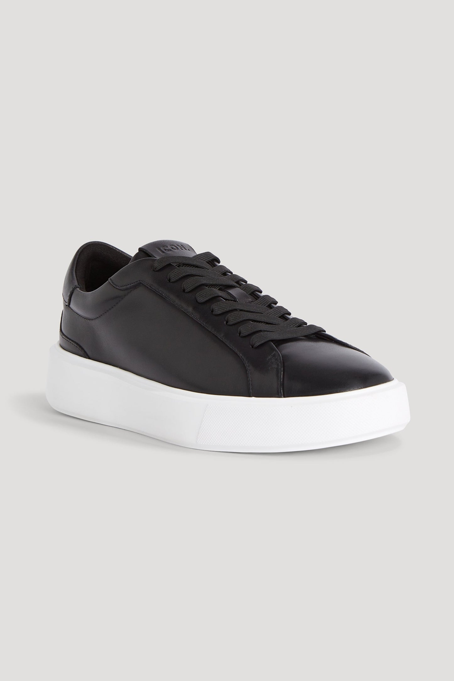 DER KLASSISCHER LEDERSNEAKERS