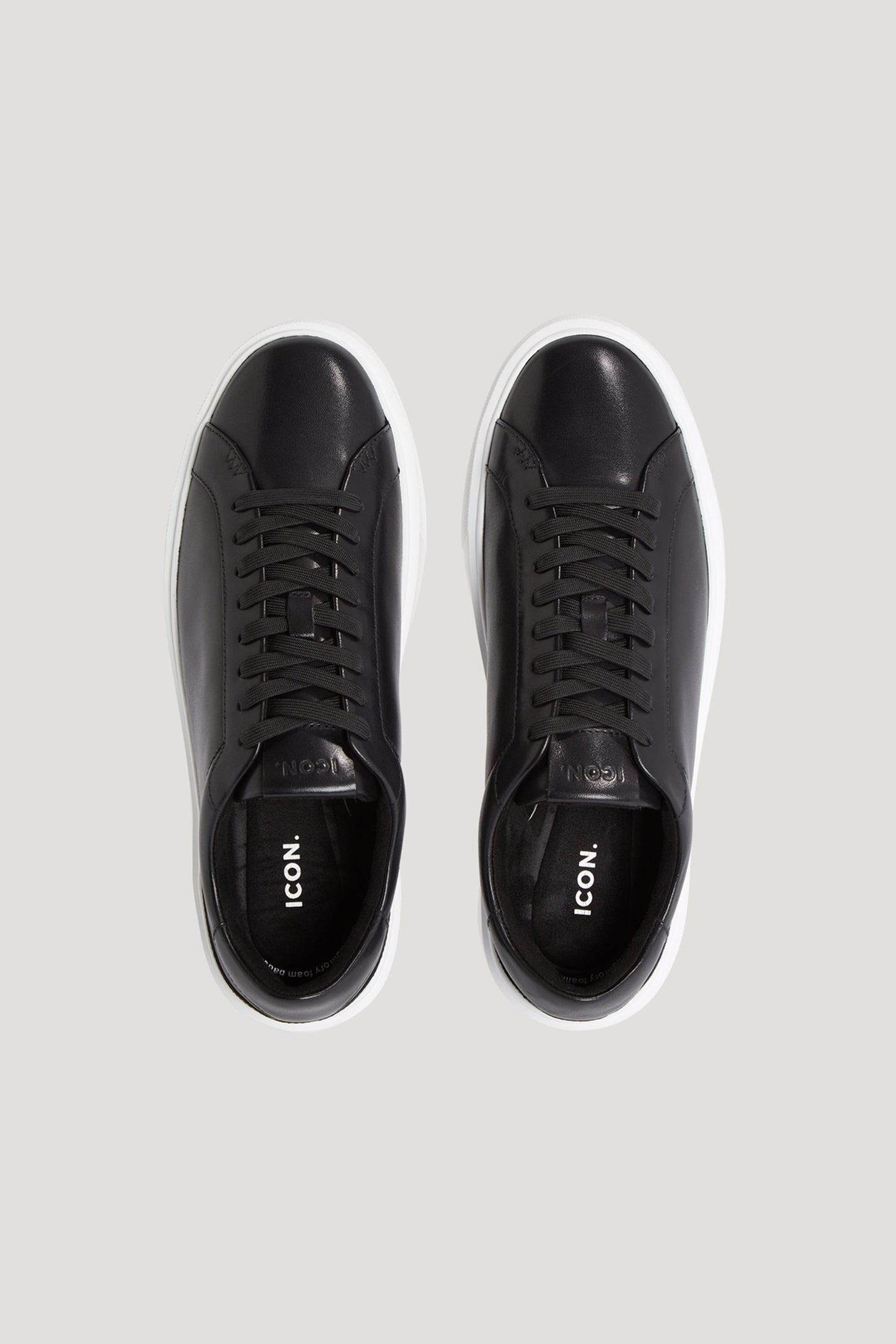 DER KLASSISCHER LEDERSNEAKERS