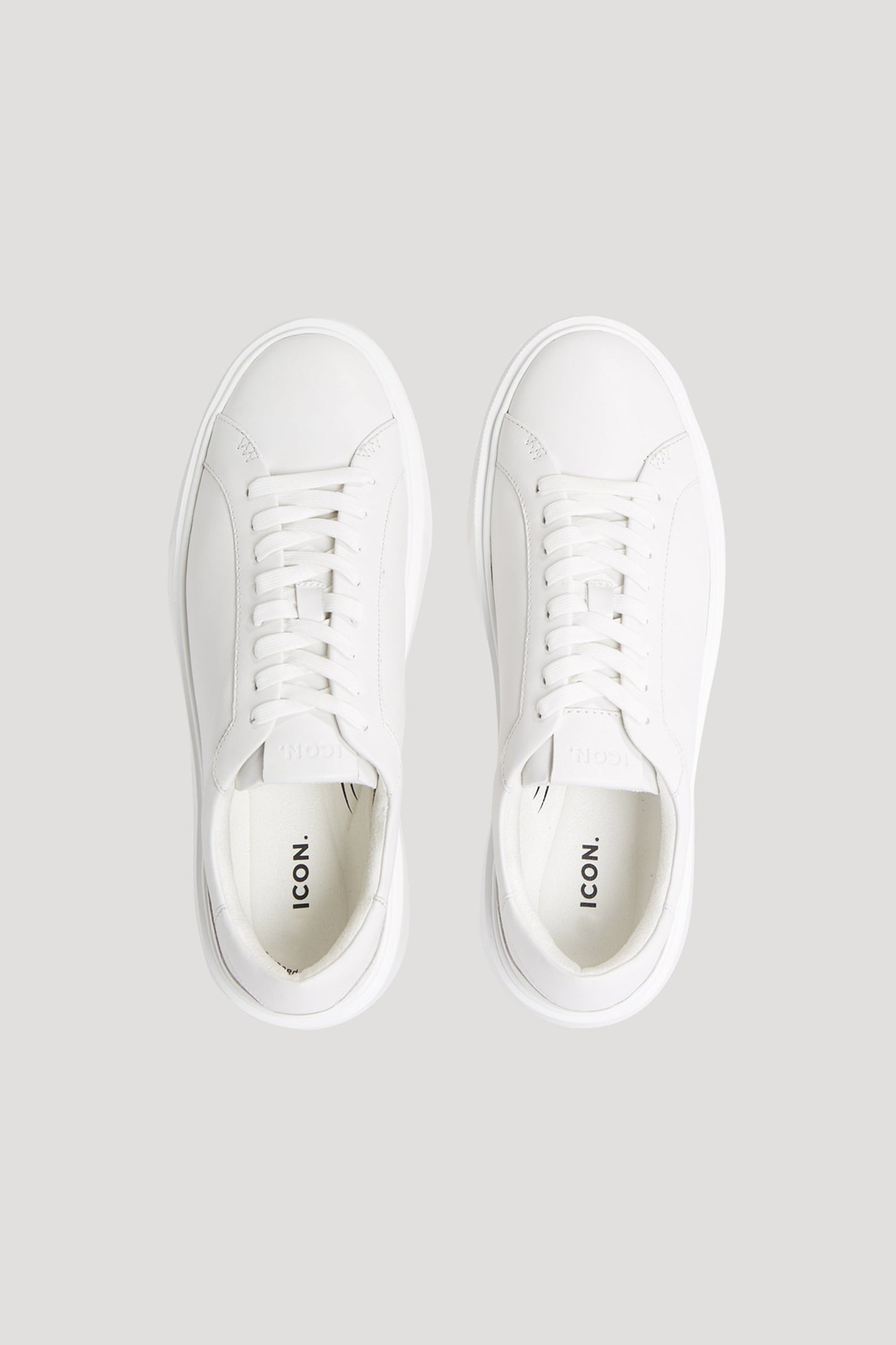 DER KLASSISCHER LEDERSNEAKERS