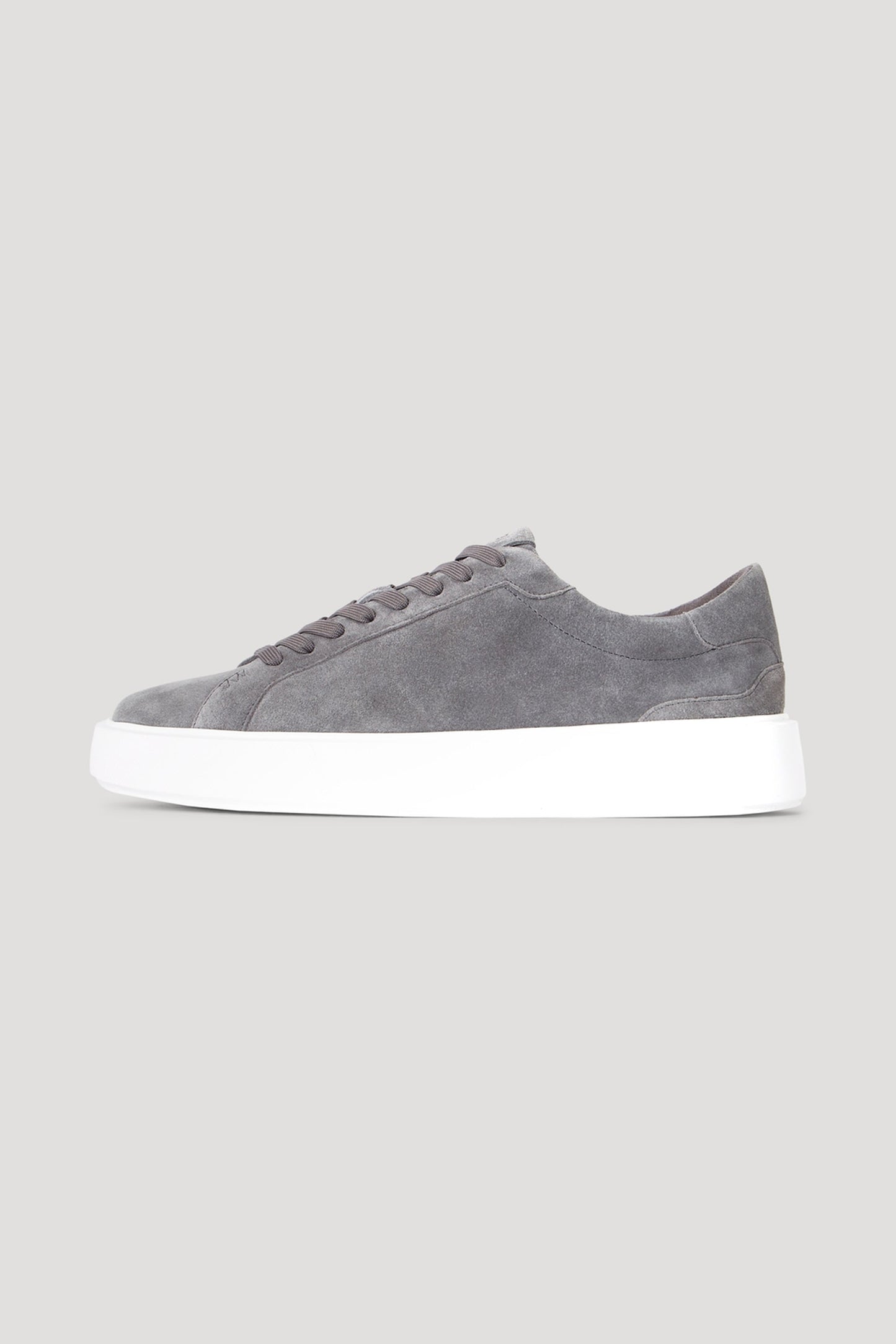 DER KLASSISCHER WILDLEDER-SNEAKERS