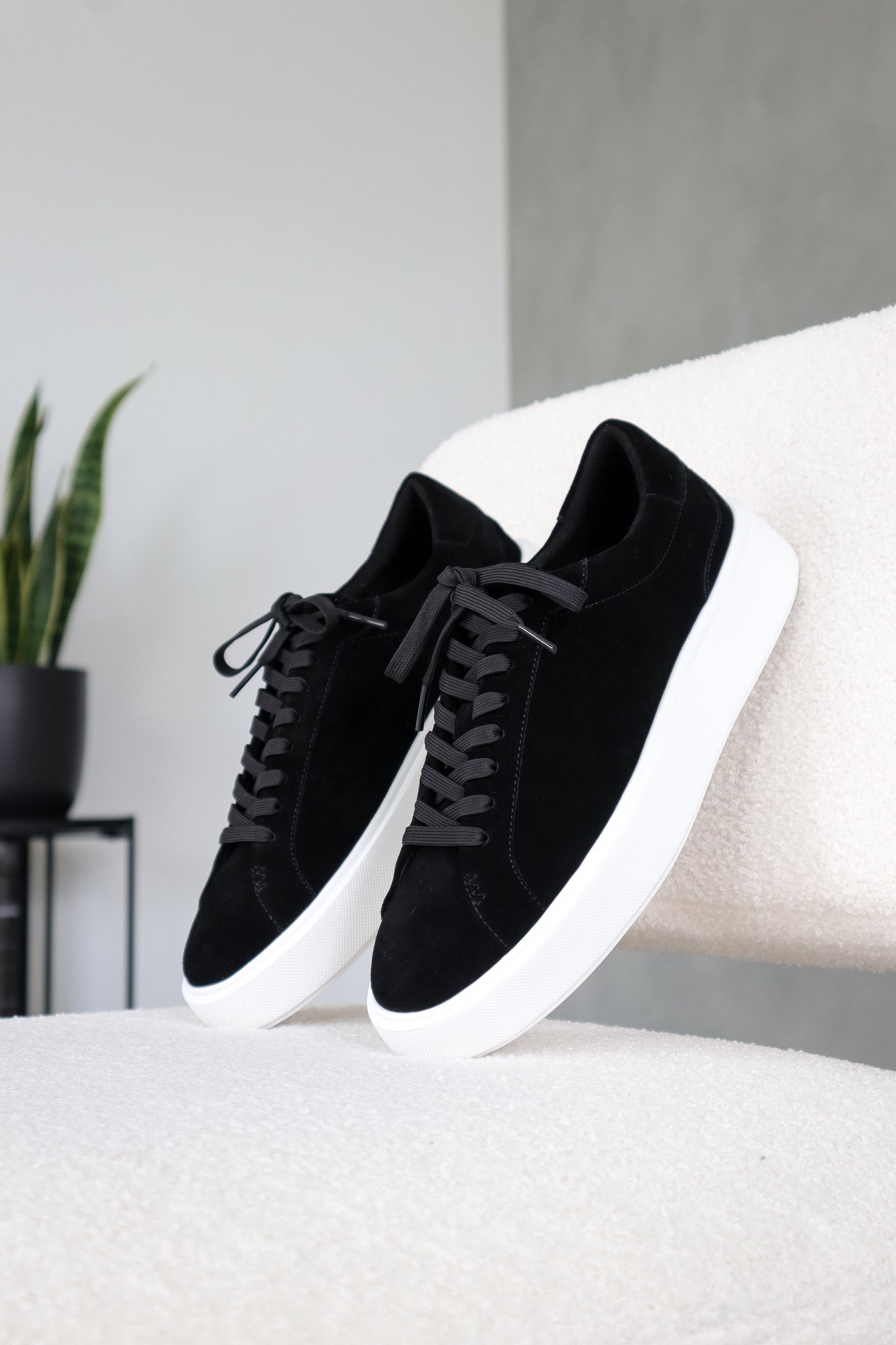 DER KLASSISCHER WILDLEDER-SNEAKERS