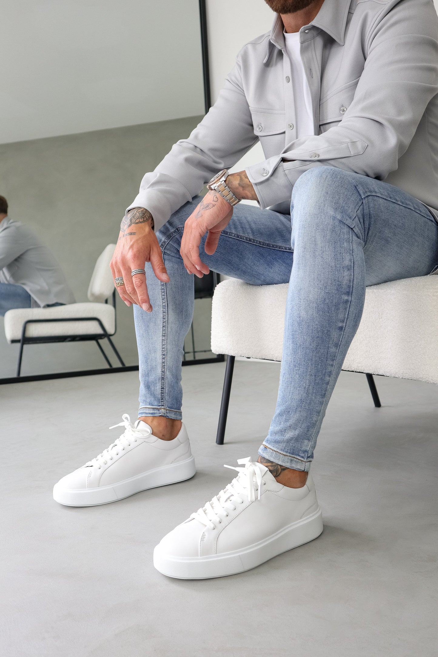 DER KLASSISCHER LEDERSNEAKERS