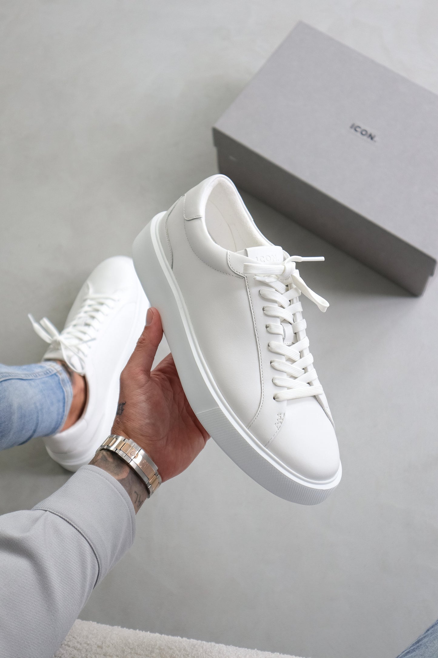 DER KLASSISCHER LEDERSNEAKERS