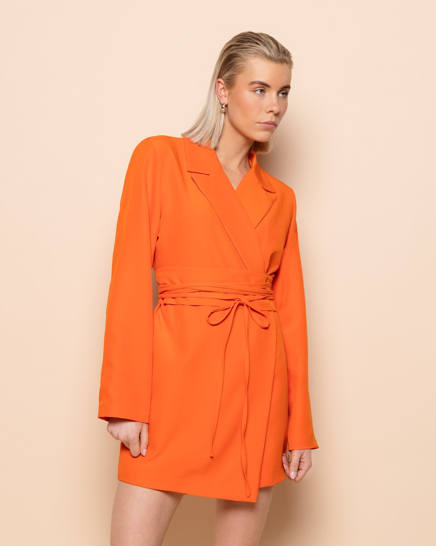 SADIE BLAZER DRESS ORANJE