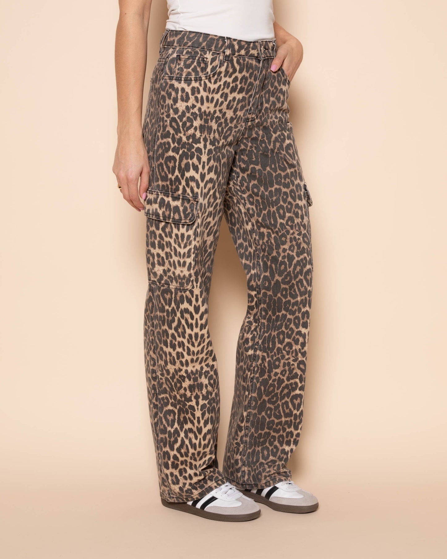 LEOPARD CARGO JEANS ZWART