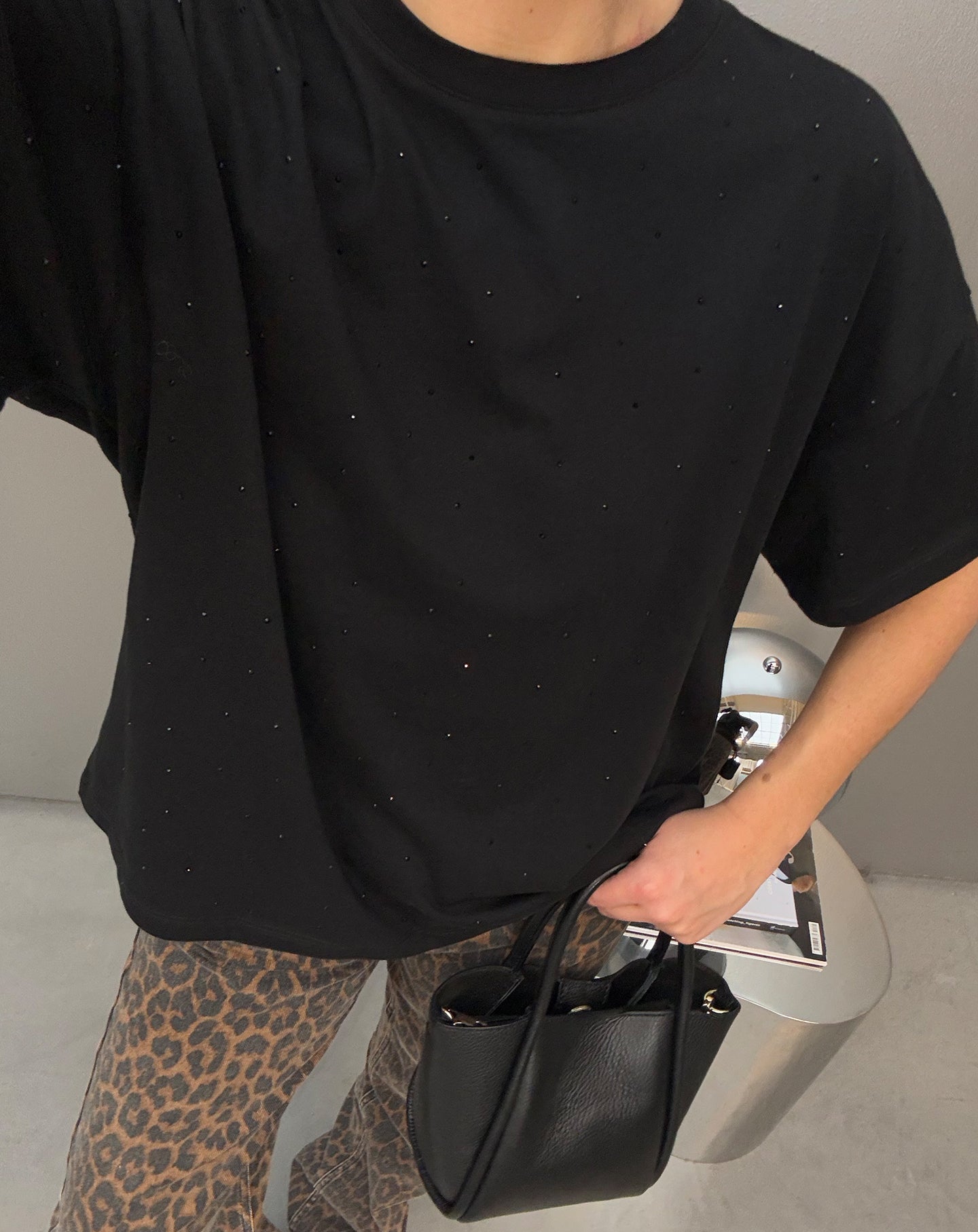 SMALL RHINESTONE OVERSIZED TEE ZWART