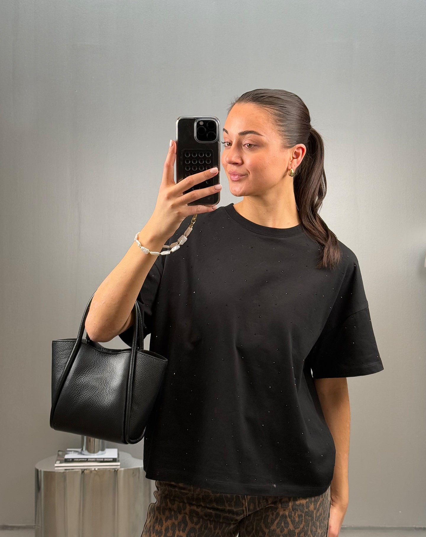 SMALL RHINESTONE OVERSIZED TEE ZWART