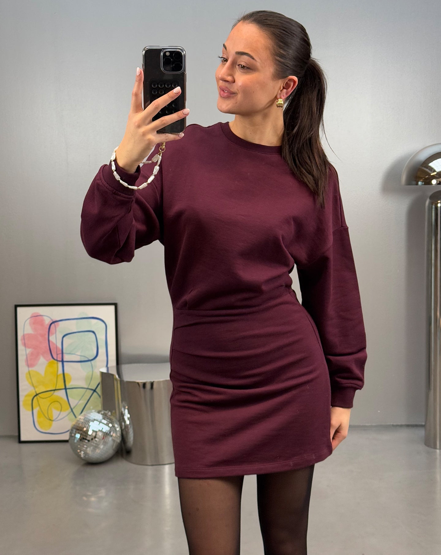 PLEATED SWEAT DRESS DONKER BURGUNDY