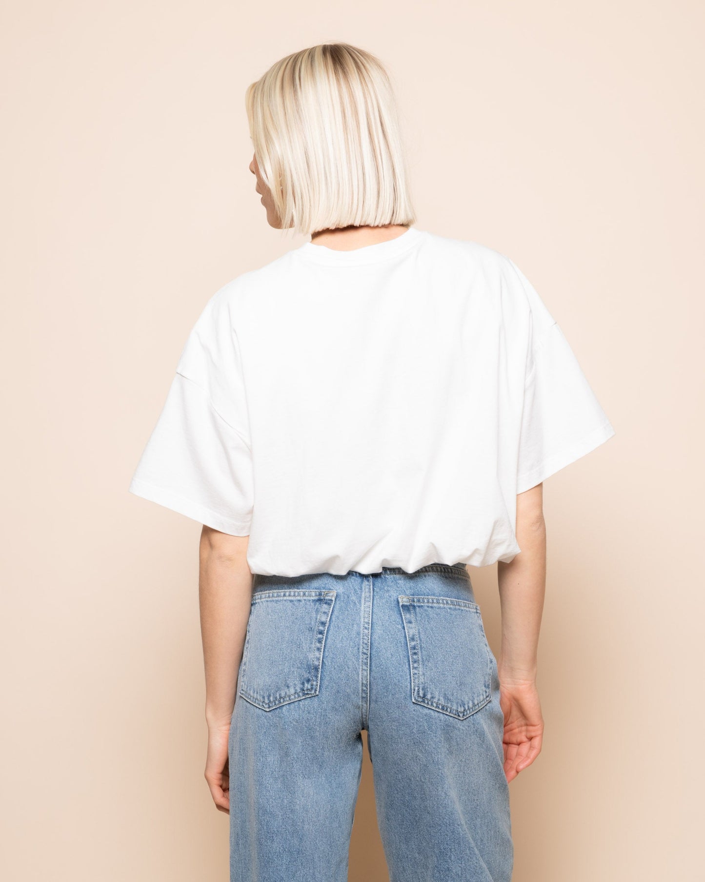 CROPPED BUBBLE HEM TEE CRÈME