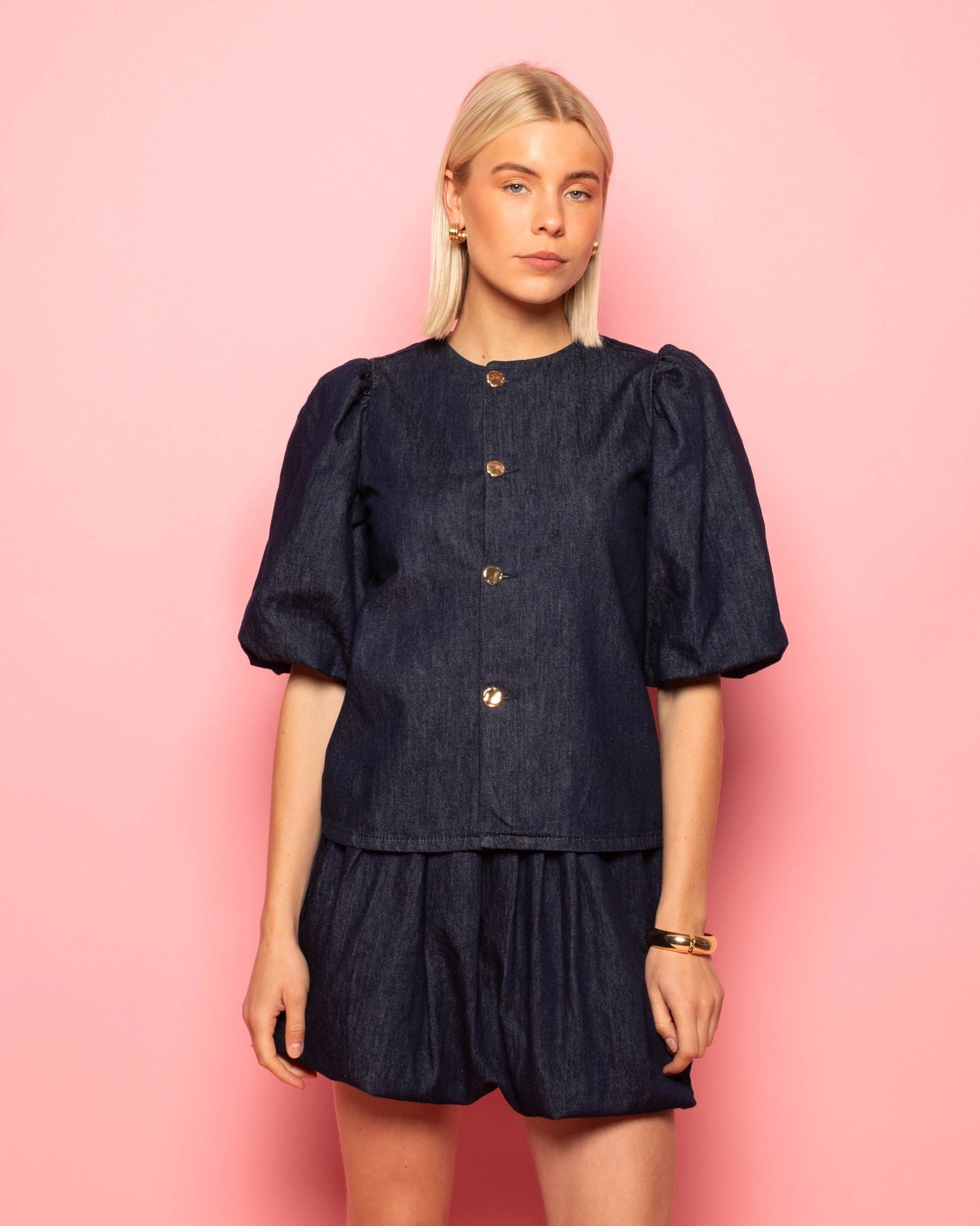 DENIM PUFF SLEEVE BLOUSE DONKERBLAUW