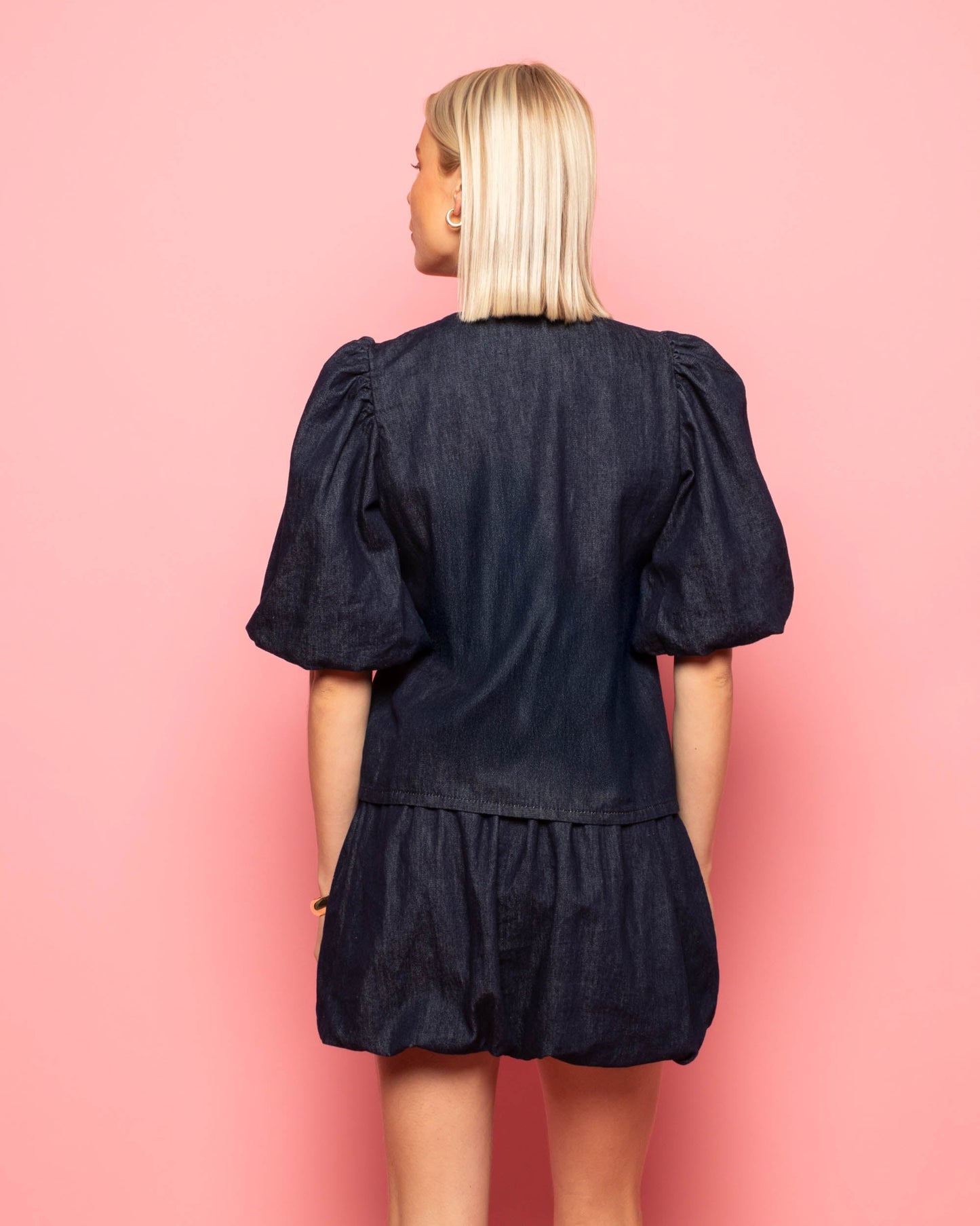 DENIM PUFF SLEEVE BLOUSE DONKERBLAUW