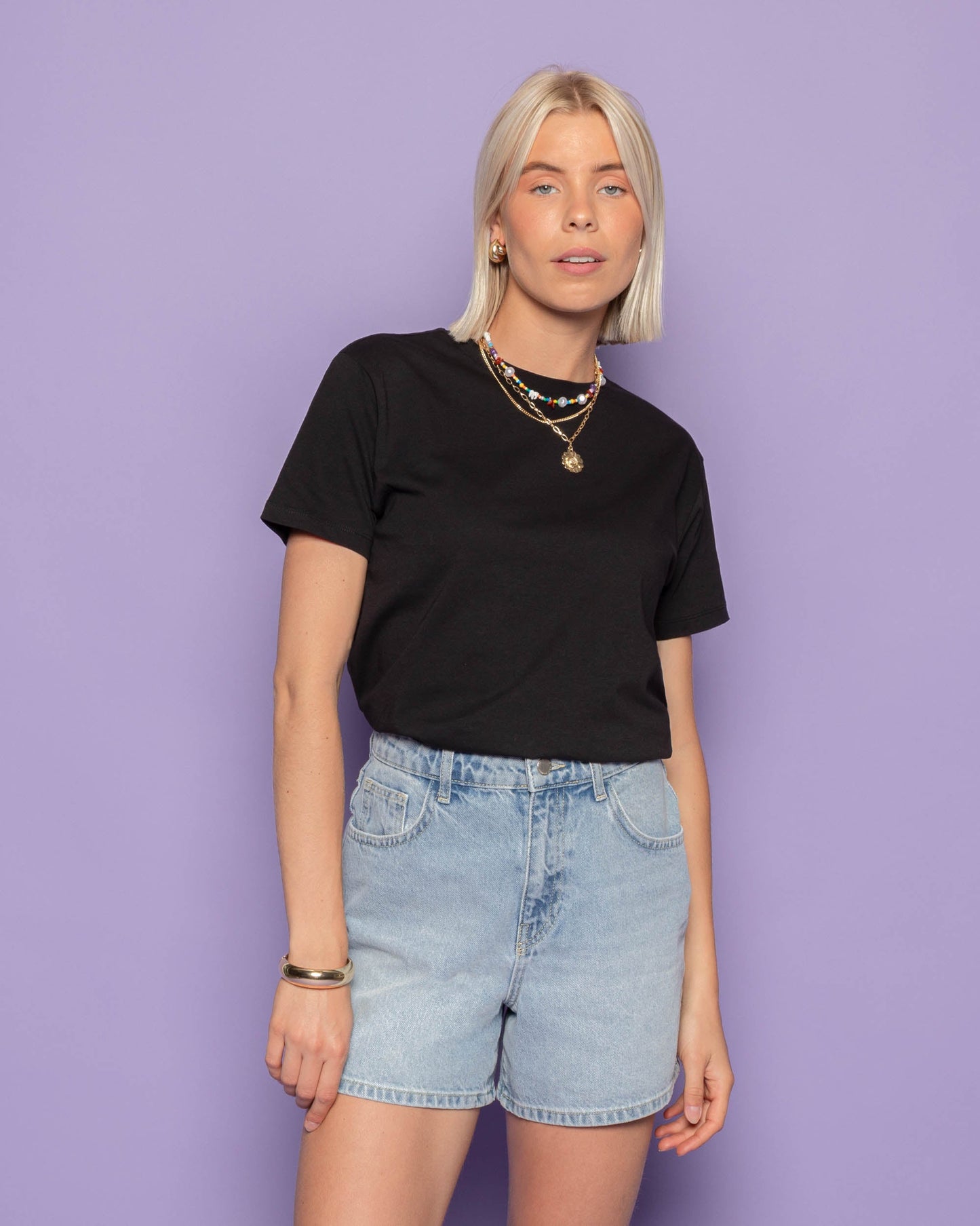 MILLENNIAL FITTED TEE ZWART