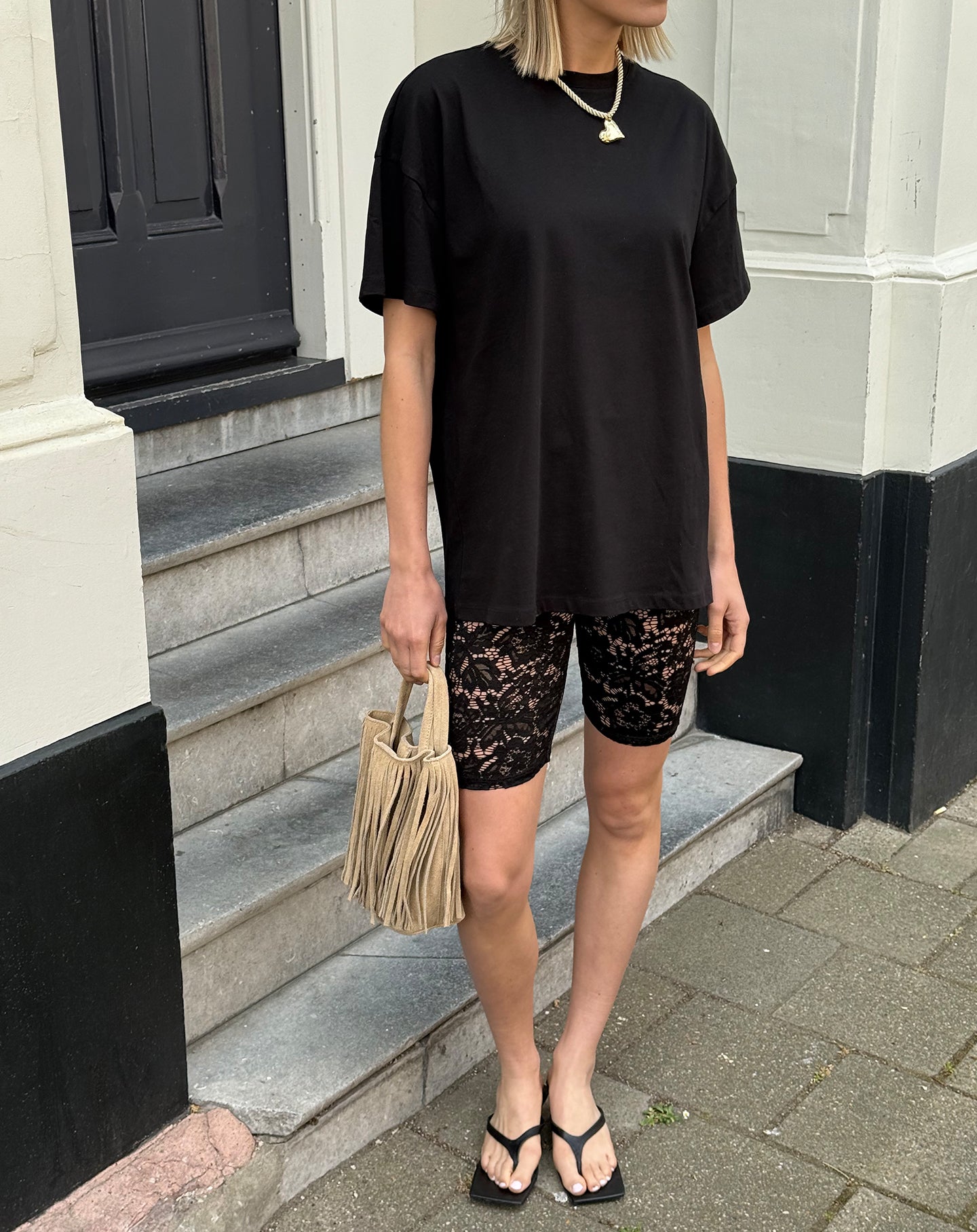 LONG BASIC OVERSIZED TEE ZWART