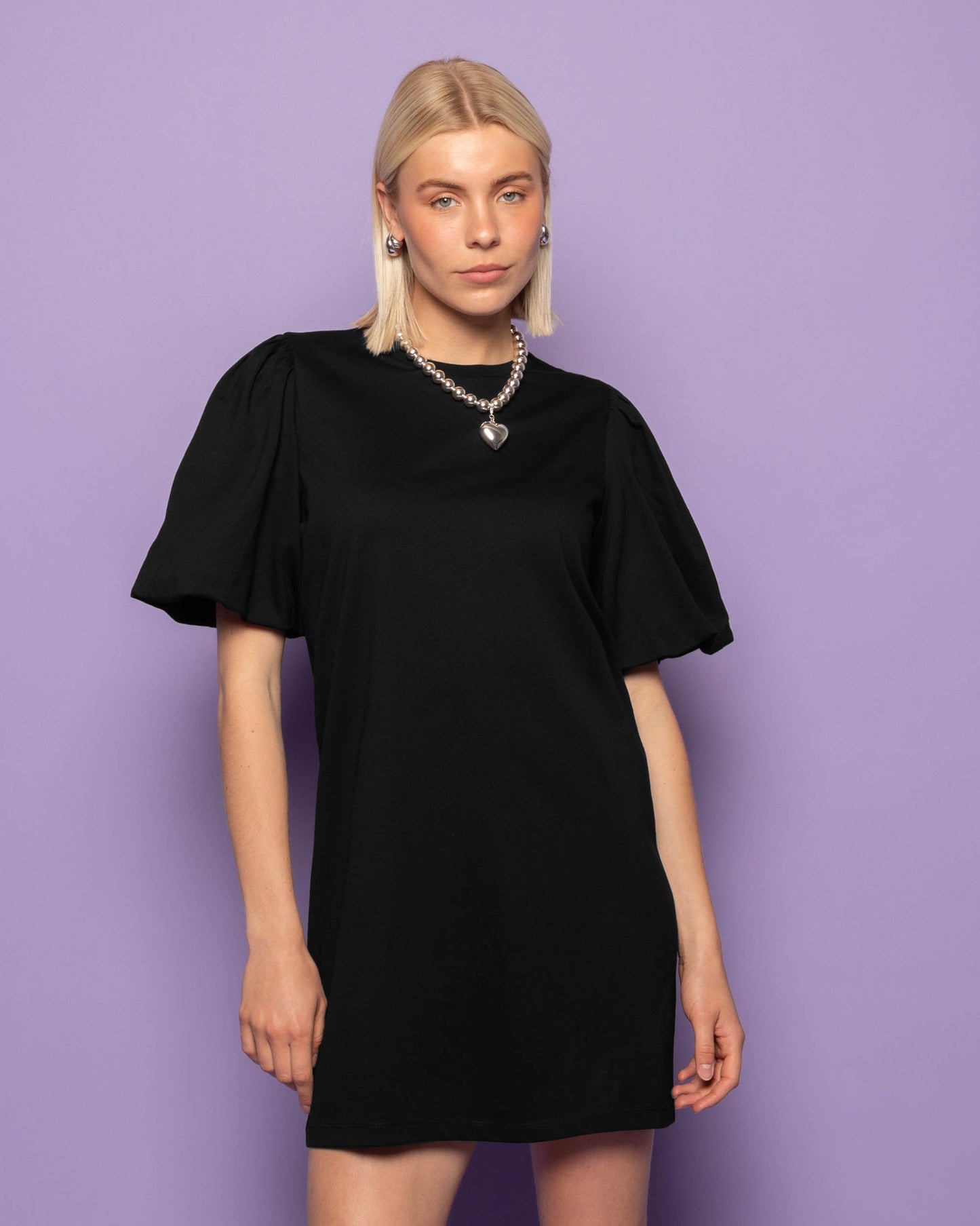 PUFF SLEEVE TEE DRESS ZWART