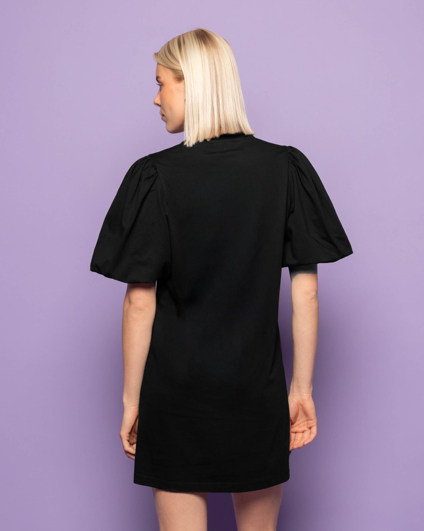 PUFF SLEEVE TEE DRESS ZWART