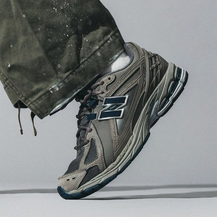 New Balance 1906R Grau-Indigo | 1 + 1 gratis