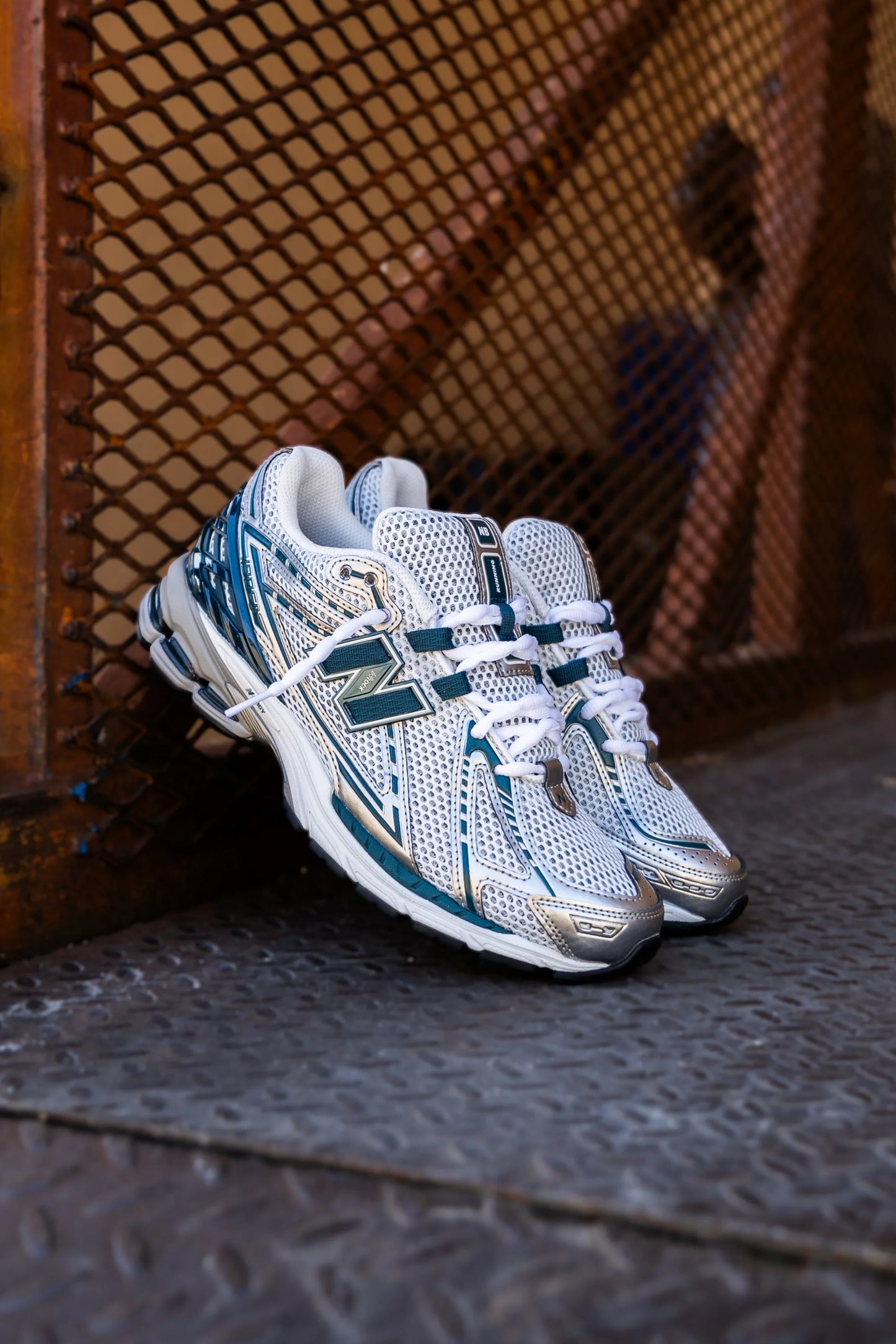 New Balance 1906R Silber Metallic Deep Ocean | 1 + 1 gratis
