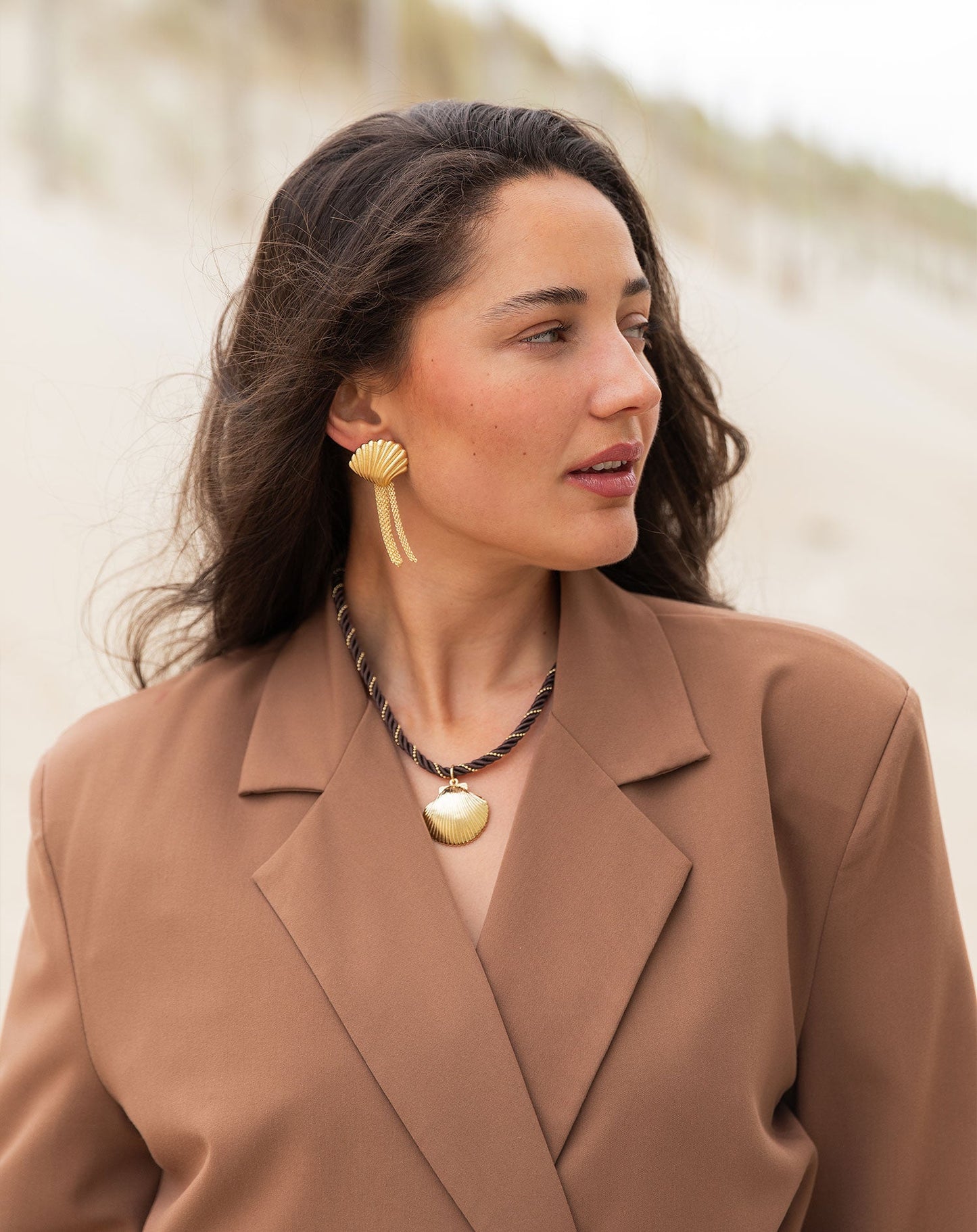 SEASHELL DOTS CORD NECKLACE BRUIN