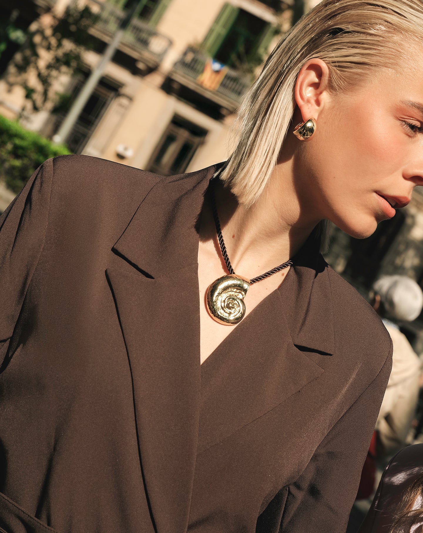 SEASHELL CORD NECKLACE BRUIN