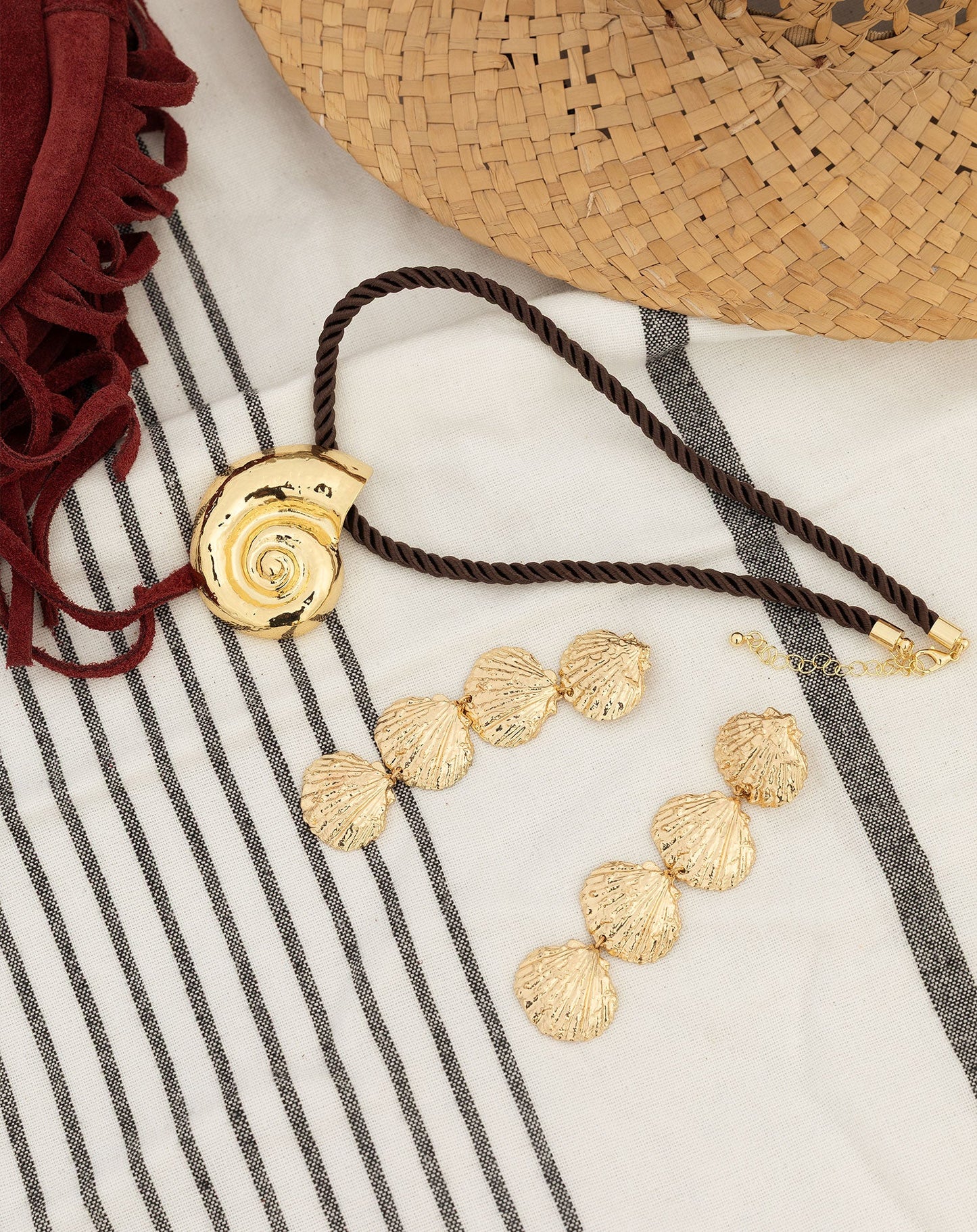 SEASHELL CORD NECKLACE BRUIN