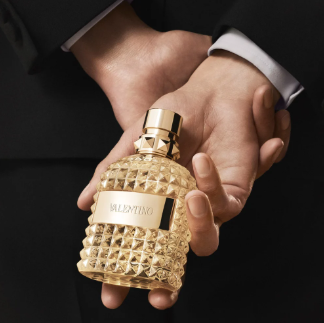 Valentino wurde in Rom geboren. The Gold Uomo | 1 + 1 gratis