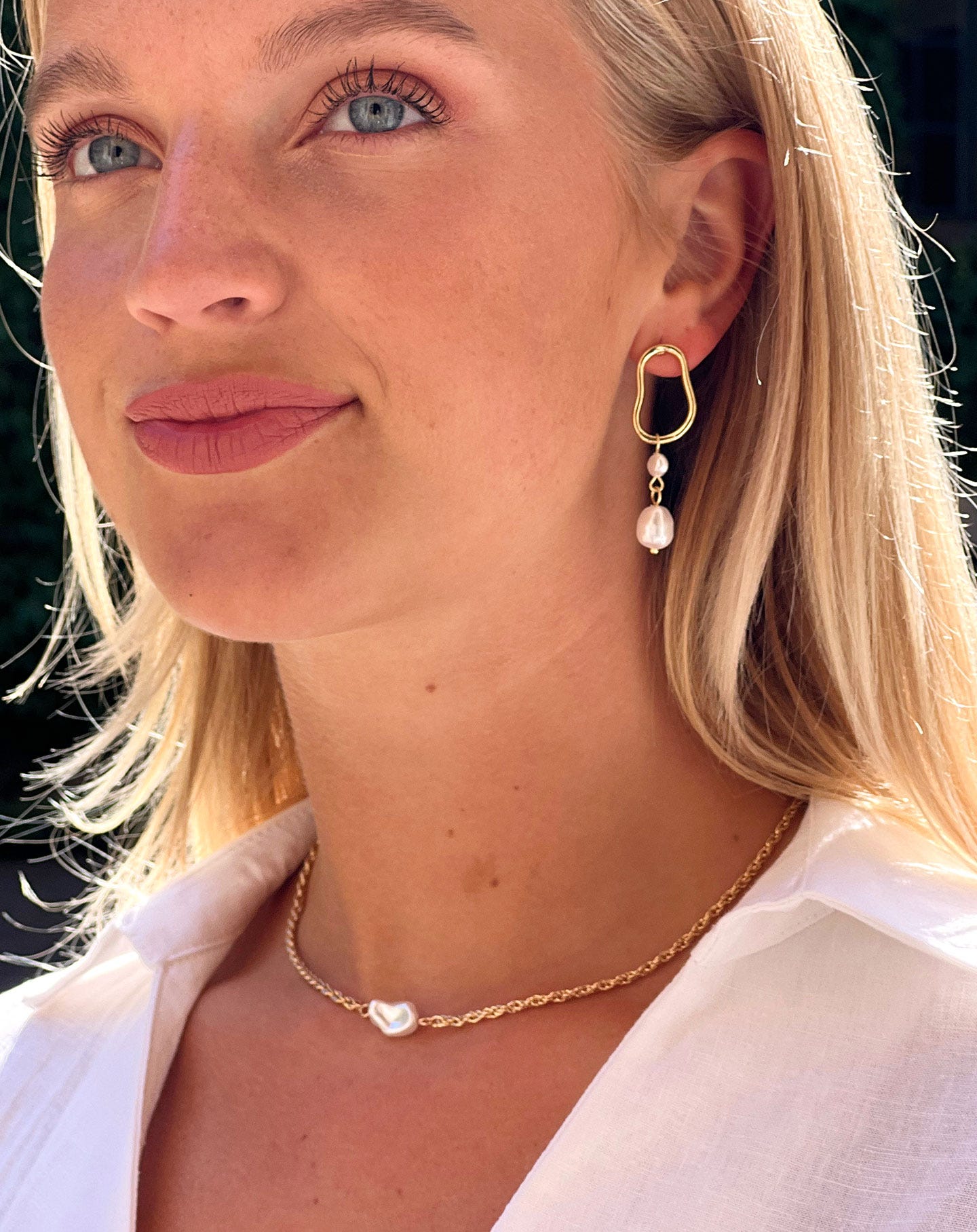 CURVY PEARL EARRINGS