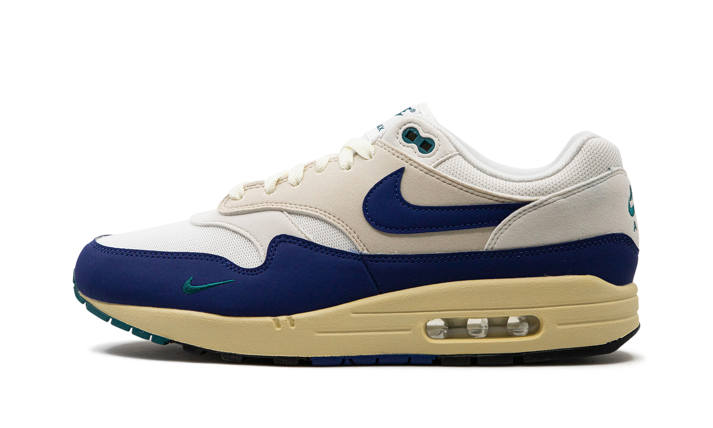 Nike Air Max 1 Athletic Department Tiefes Königsblau