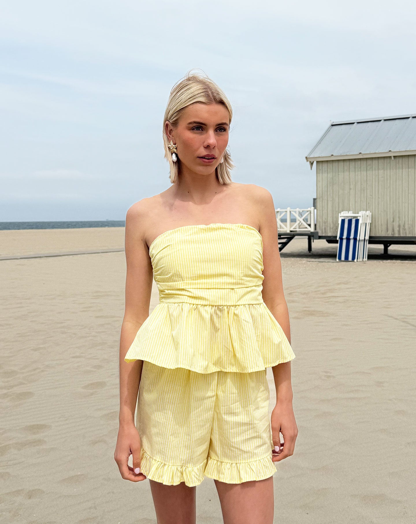 ANNE STRIPE RUFFLE SHORTS GEEL