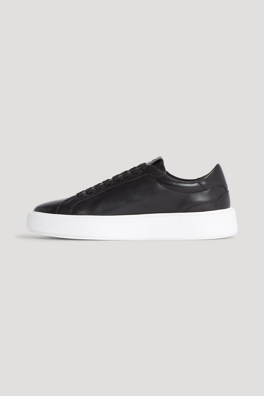 DER KLASSISCHER LEDERSNEAKERS
